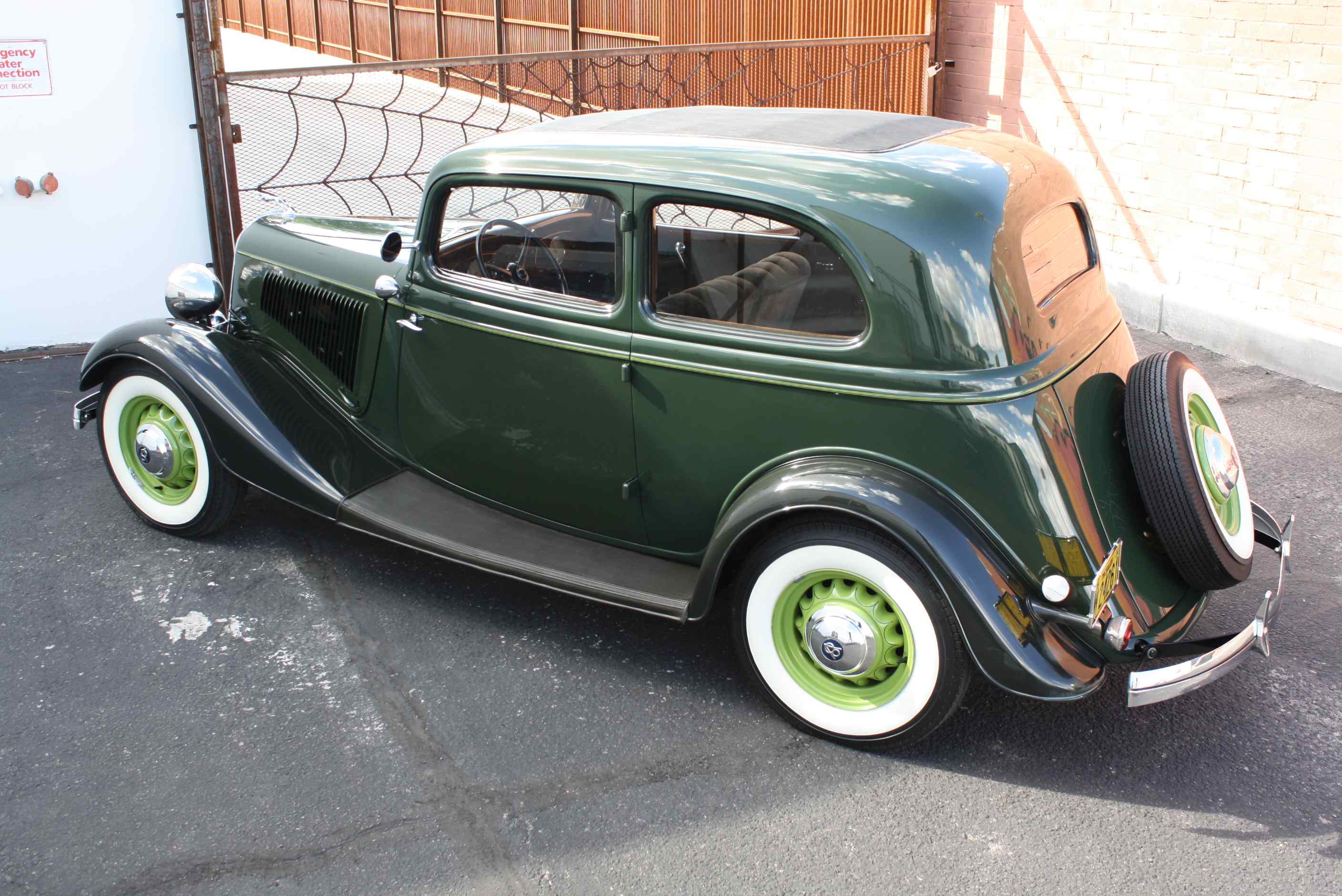 1934 Ford Deluxe Victoria