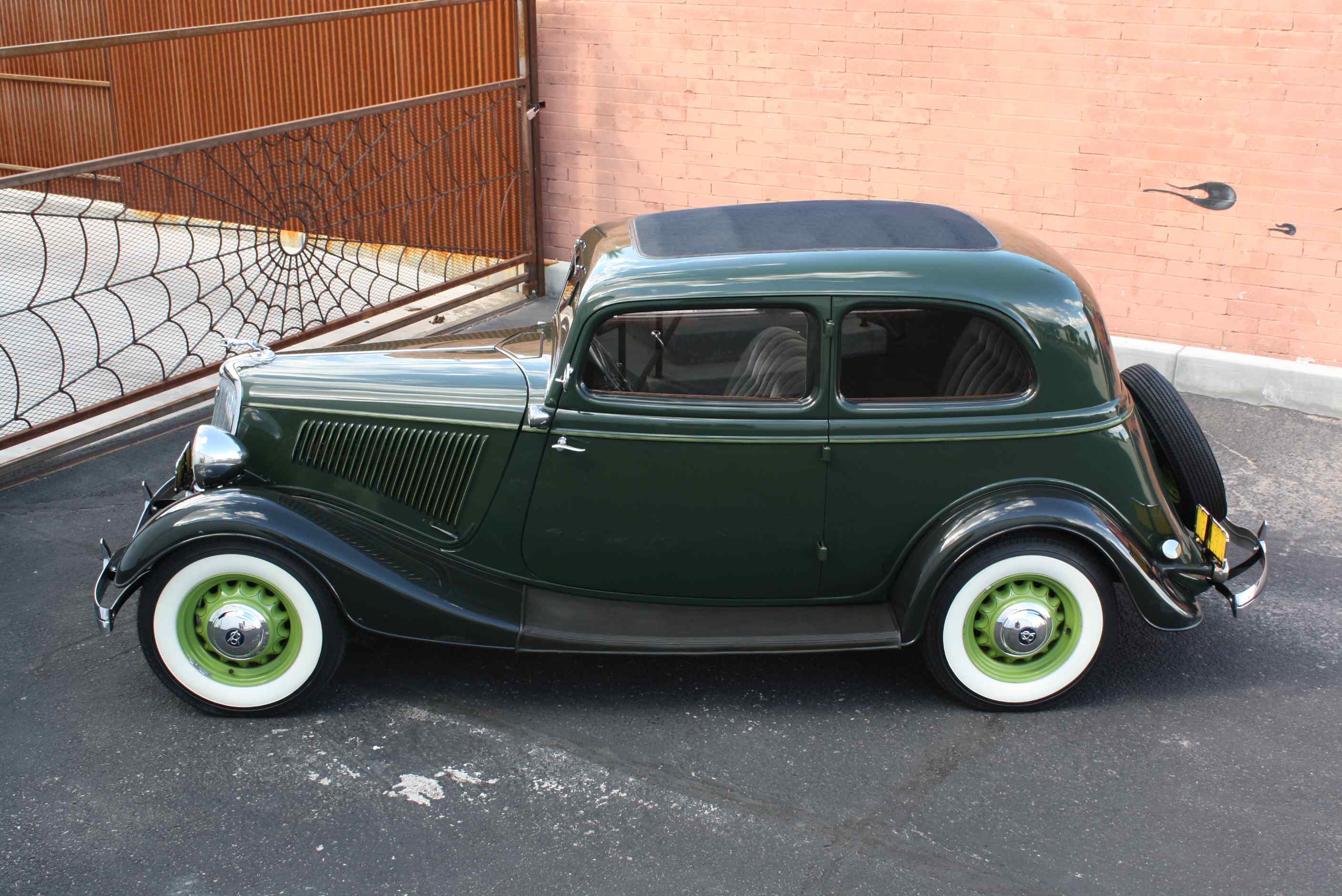 1934 Ford Deluxe Victoria