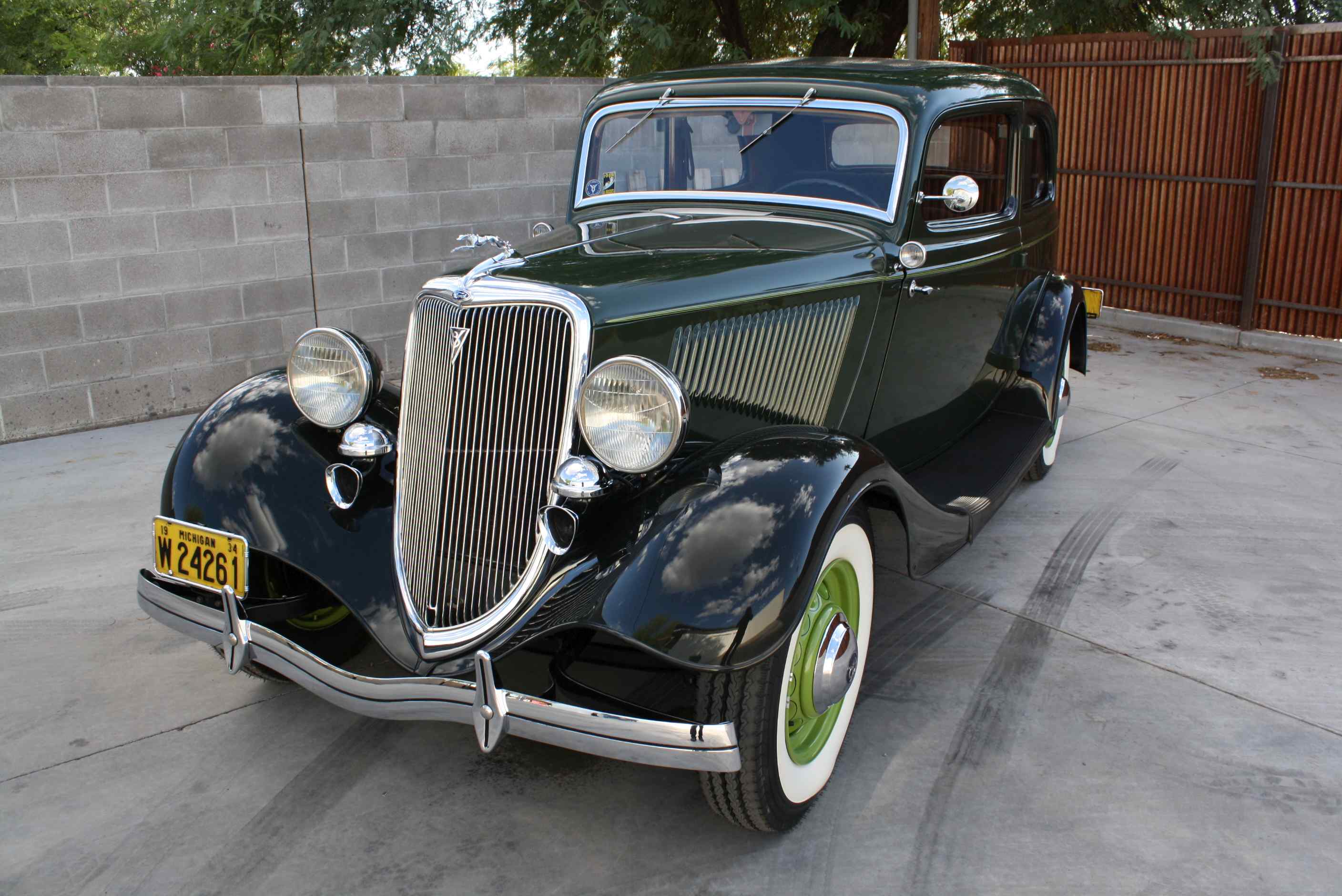 1934 Ford Deluxe Victoria