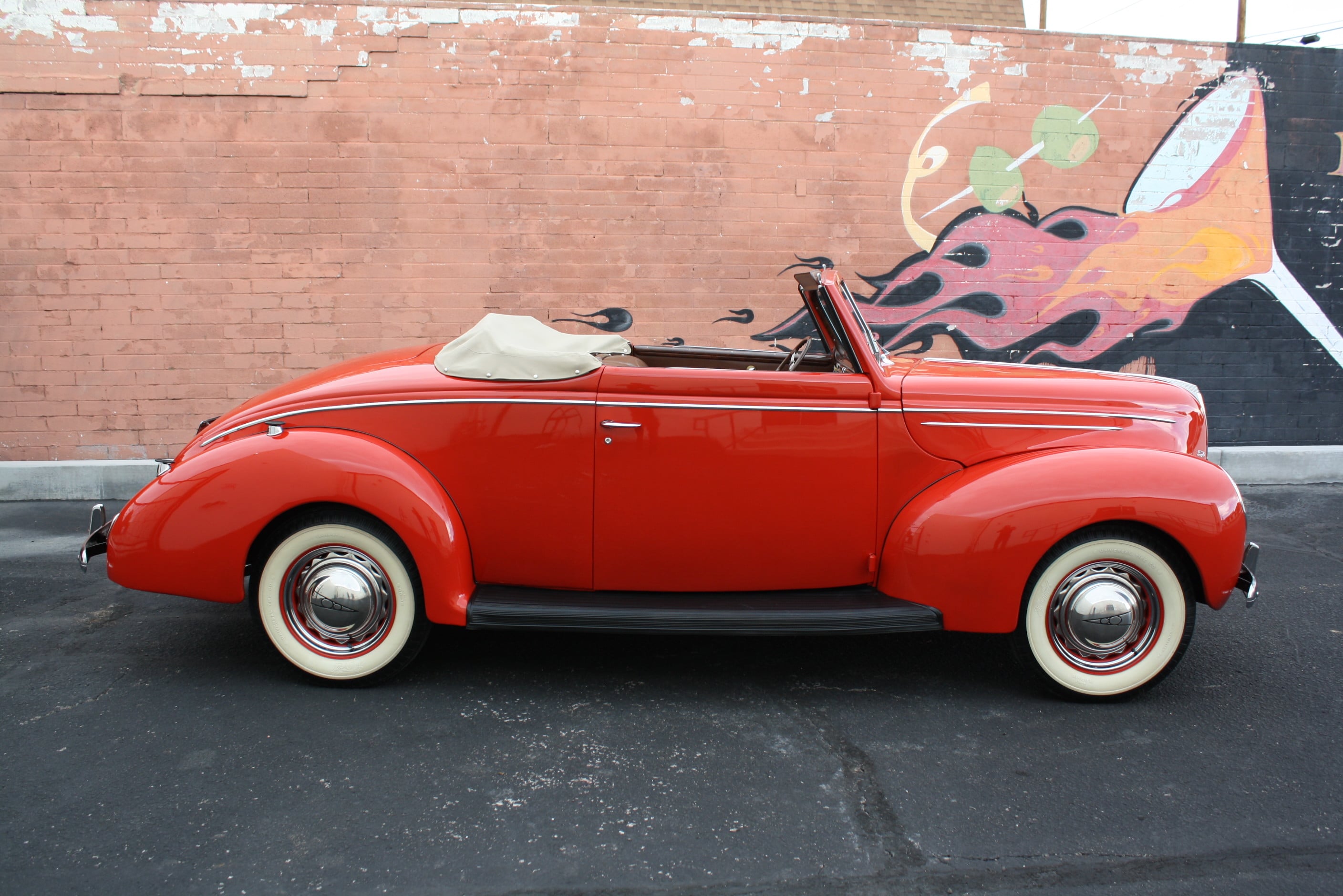 1939 Ford Deluxe Convertible