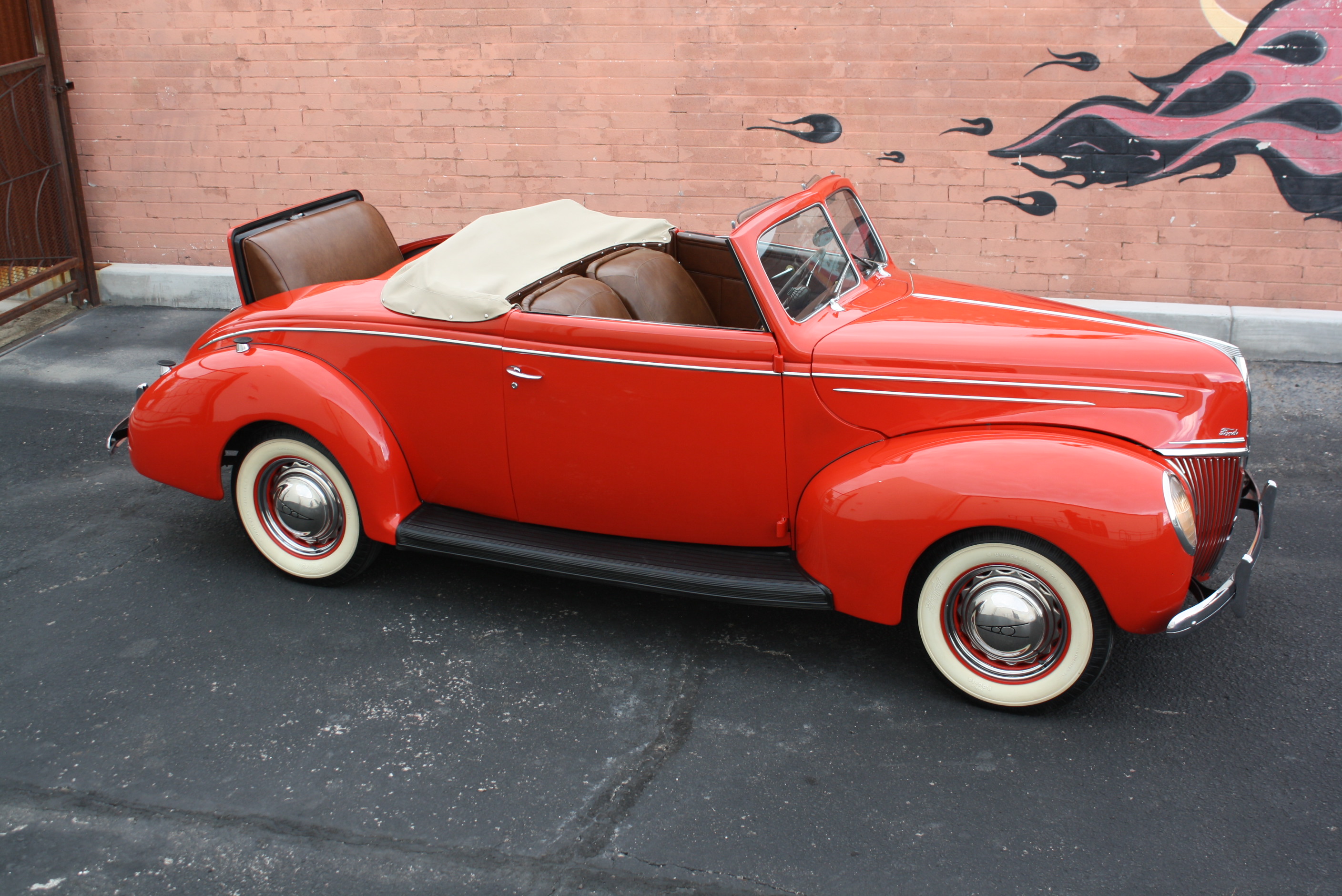 1939 Ford Deluxe Convertible