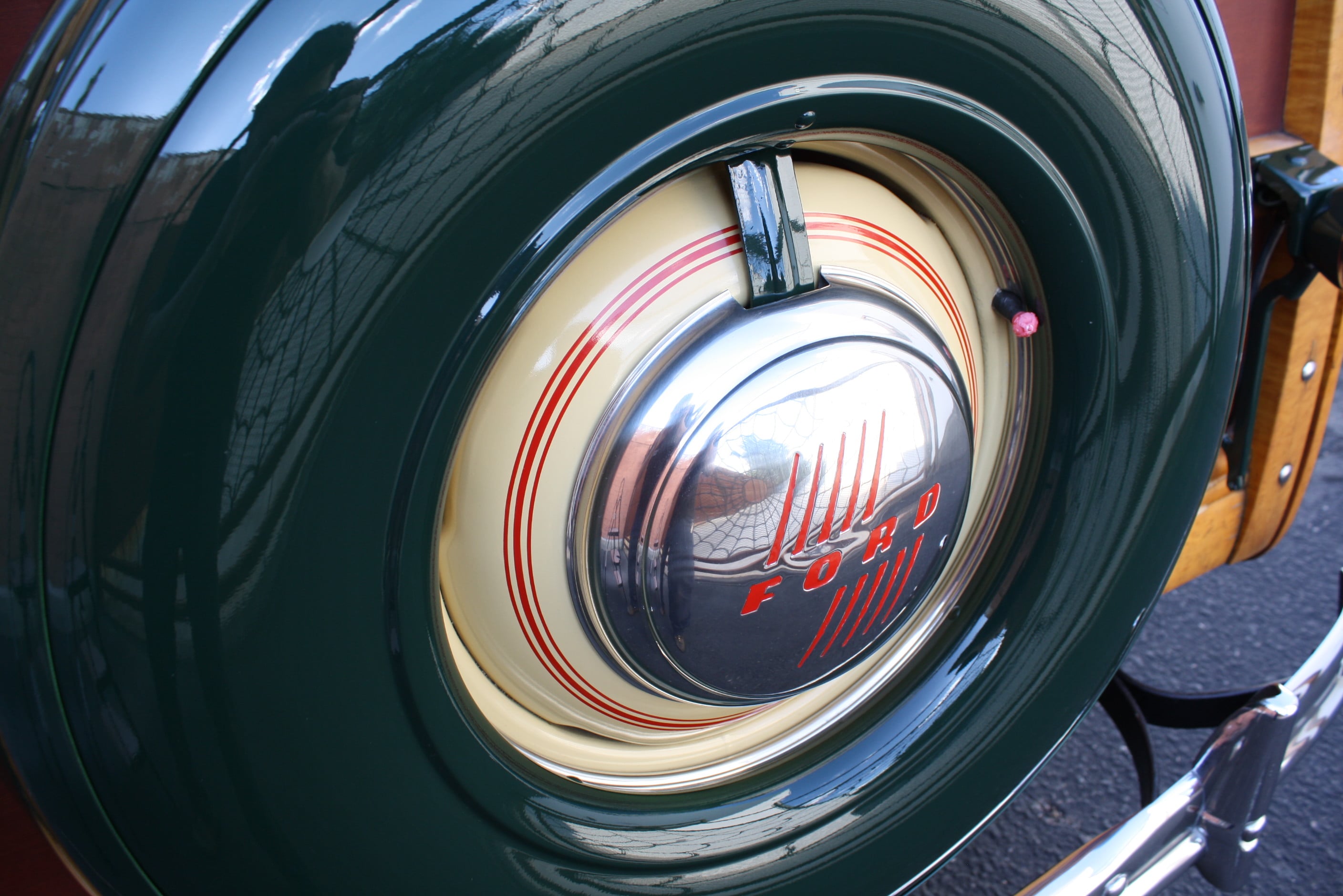 1946 Ford Super Deluxe Woody Wagon
