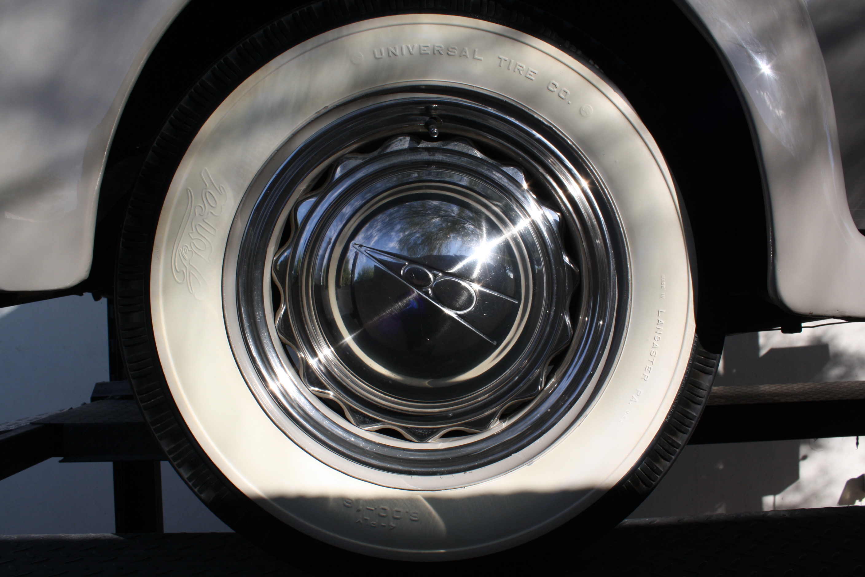 1939 Ford Deluxe Convertible Sedan.