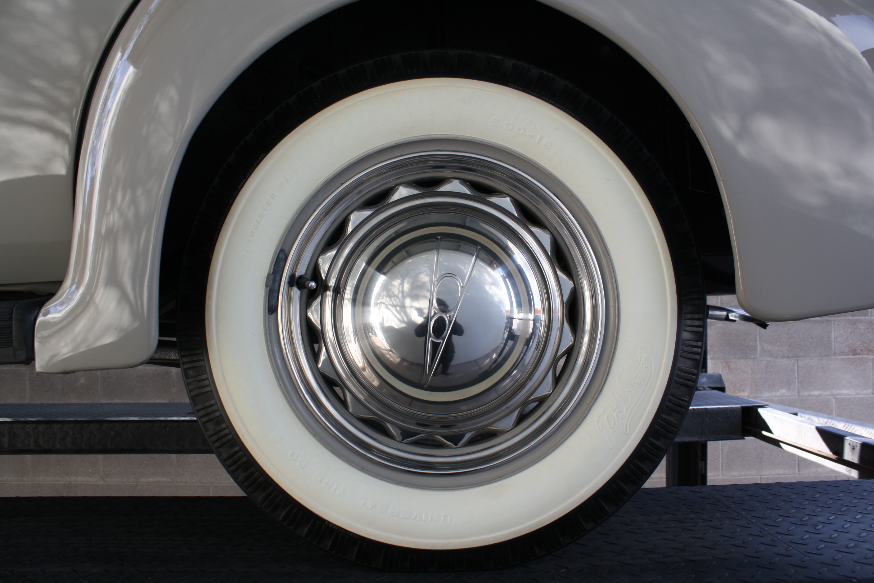 1939 Ford Deluxe Convertible Sedan.