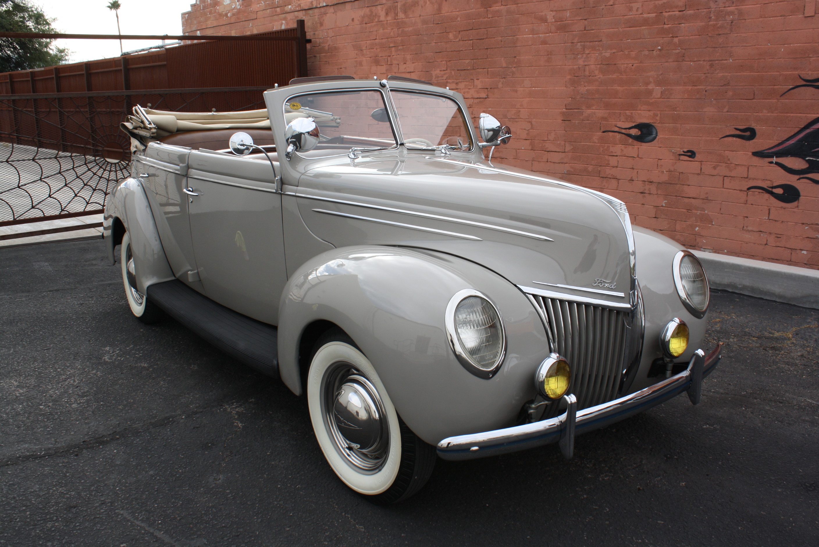 1939 Ford Deluxe Convertible Sedan.