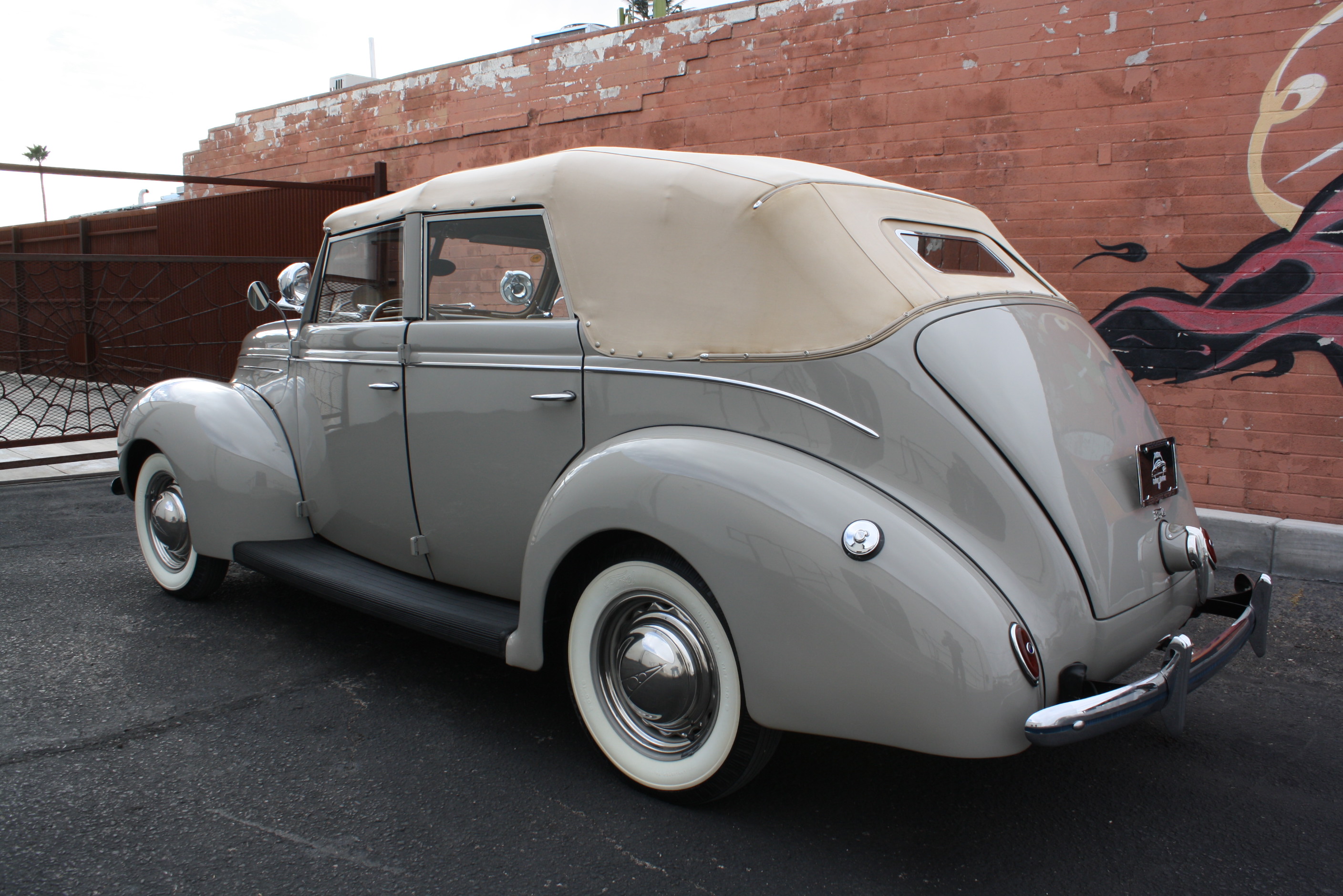 1939 Ford Deluxe Convertible Sedan.