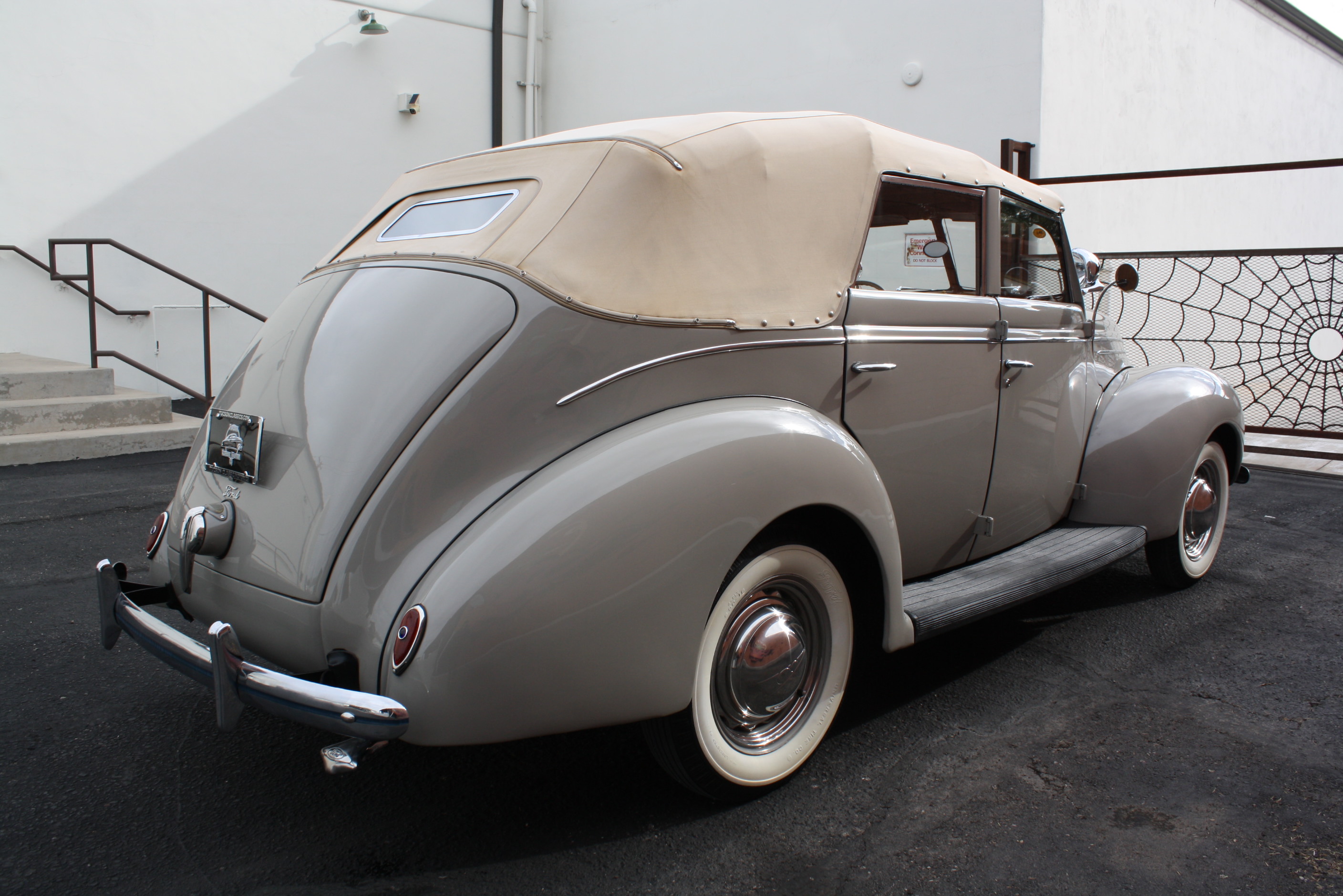 1939 Ford Deluxe Convertible Sedan.