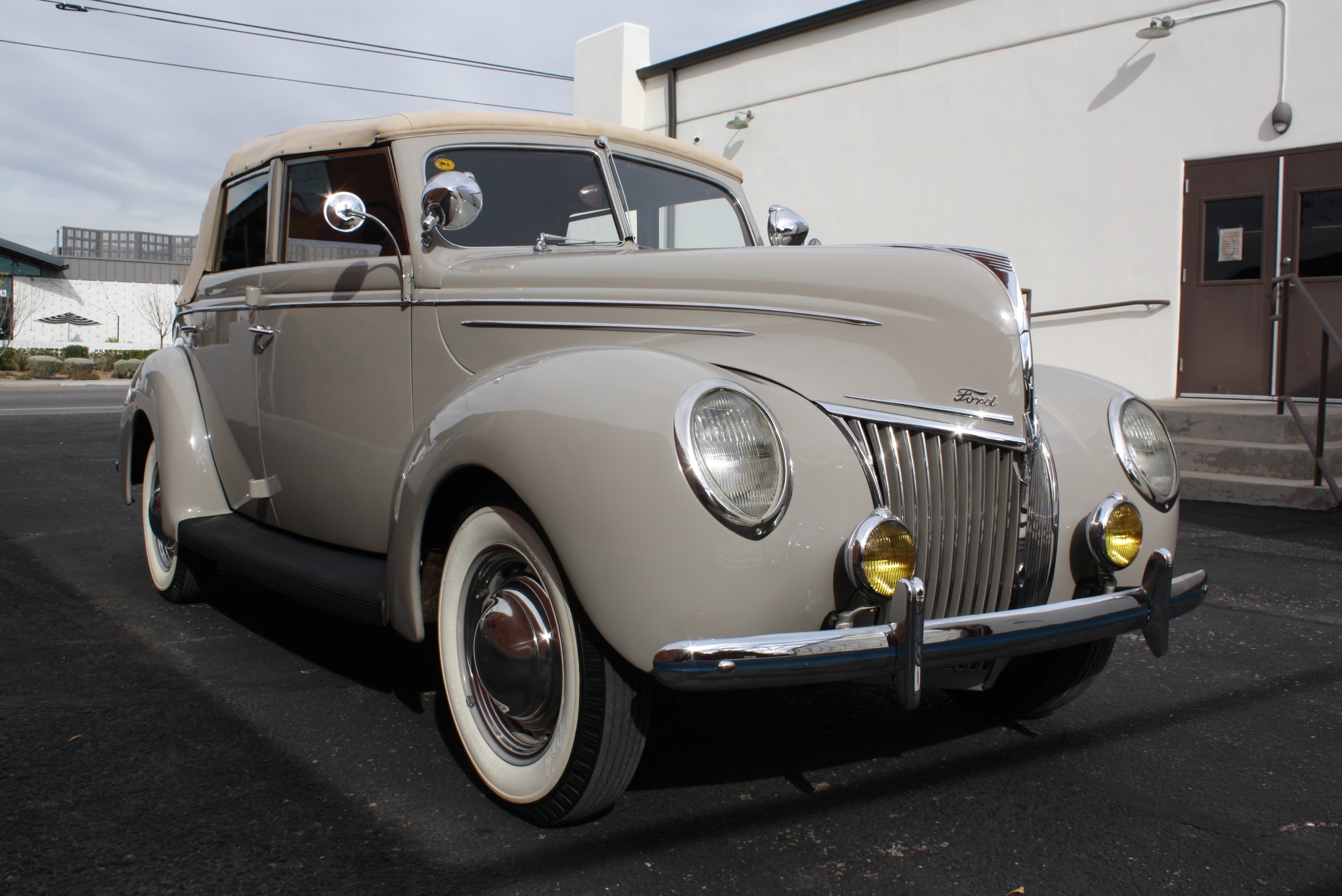 1939 Ford Deluxe Convertible Sedan.