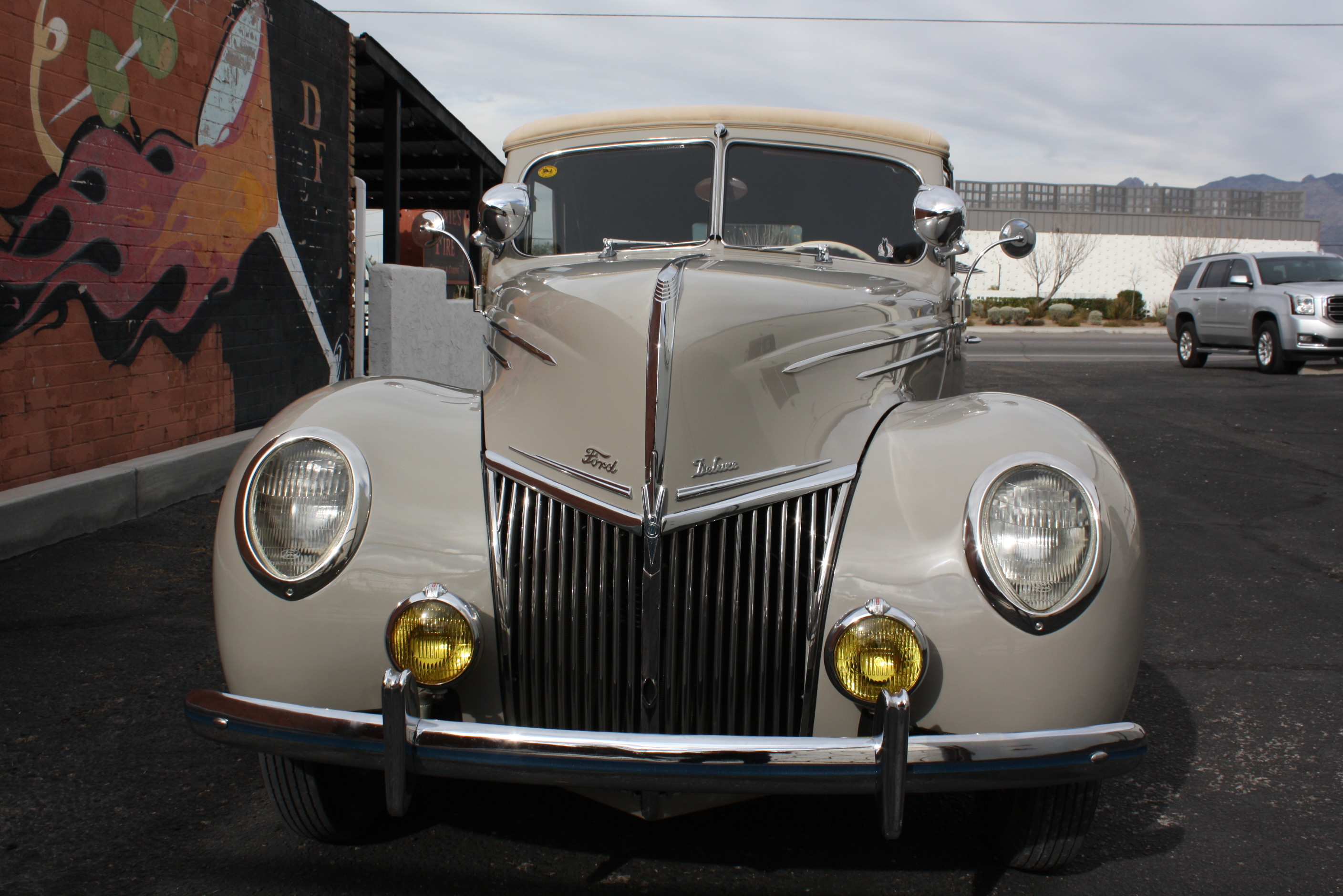 1939 Ford Deluxe Convertible Sedan.