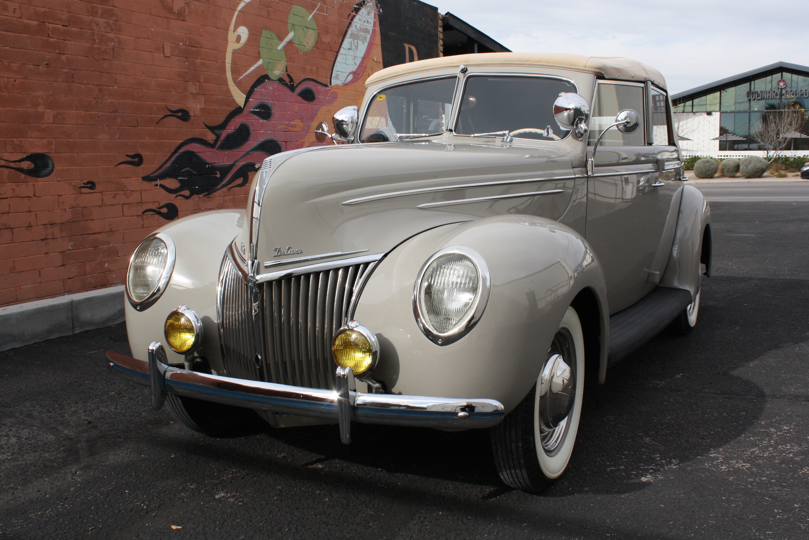 1939 Ford Deluxe Convertible Sedan.