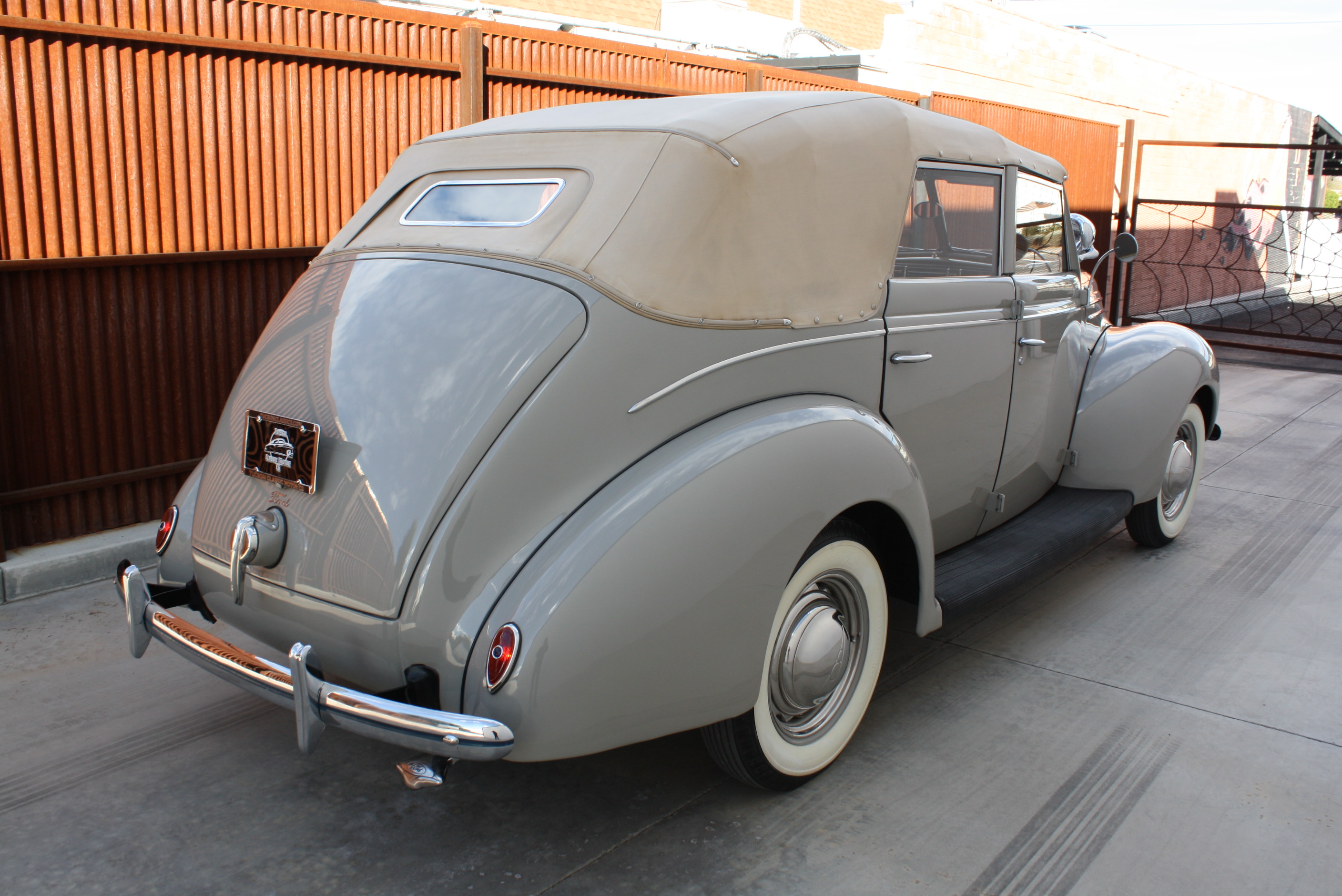 1939 Ford Deluxe Convertible Sedan.