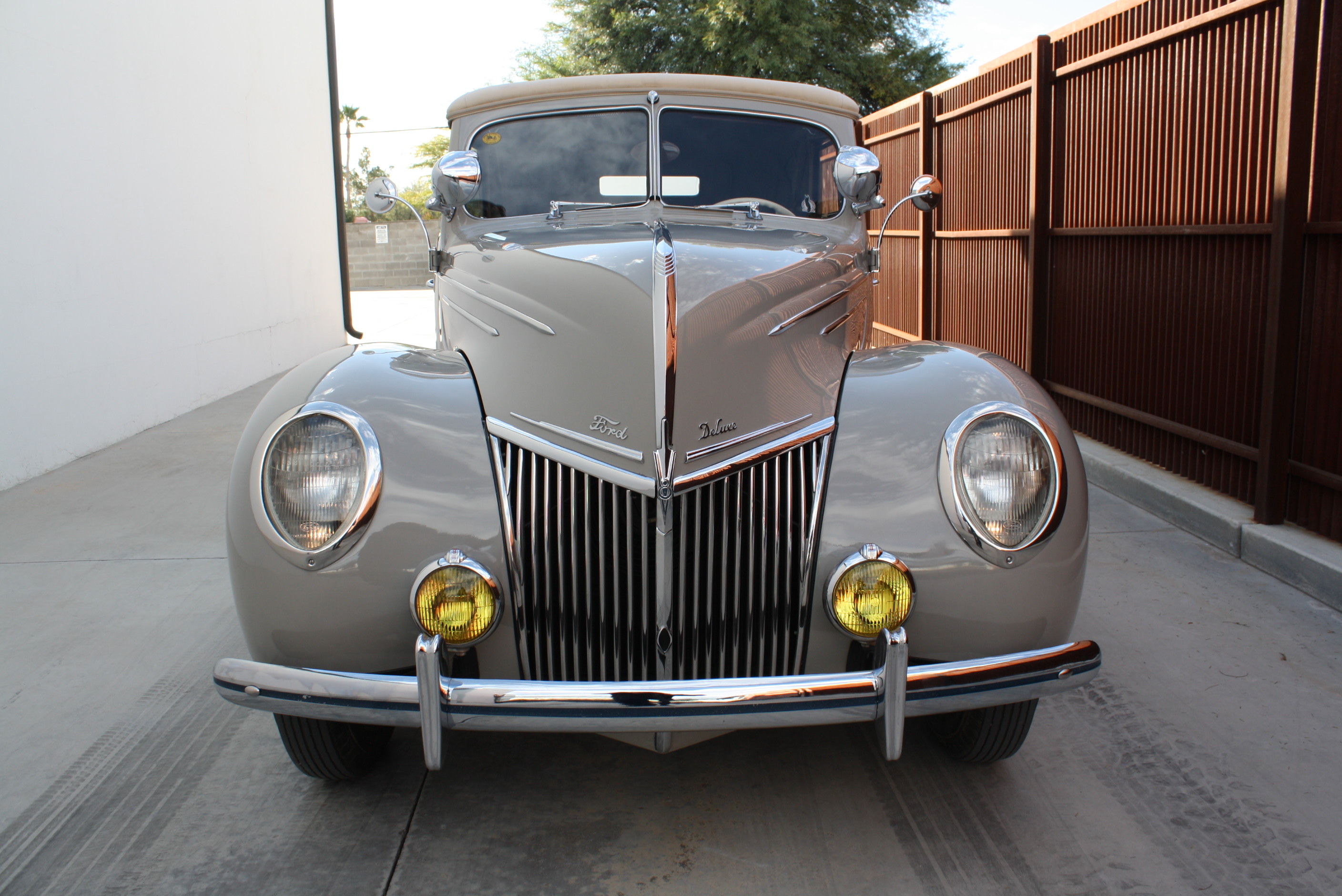 1939 Ford Deluxe Convertible Sedan.