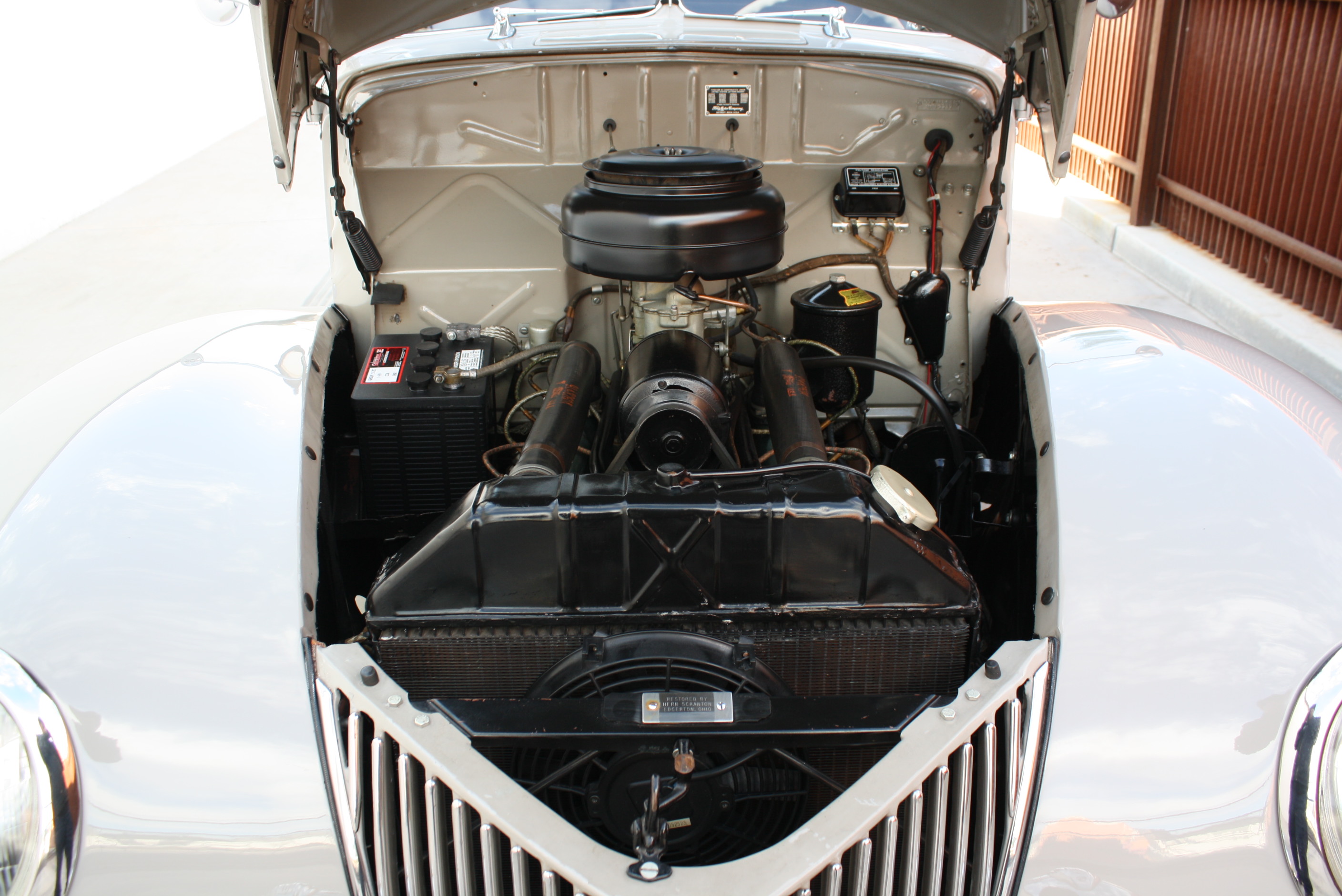 1939 Ford Deluxe Convertible Sedan.