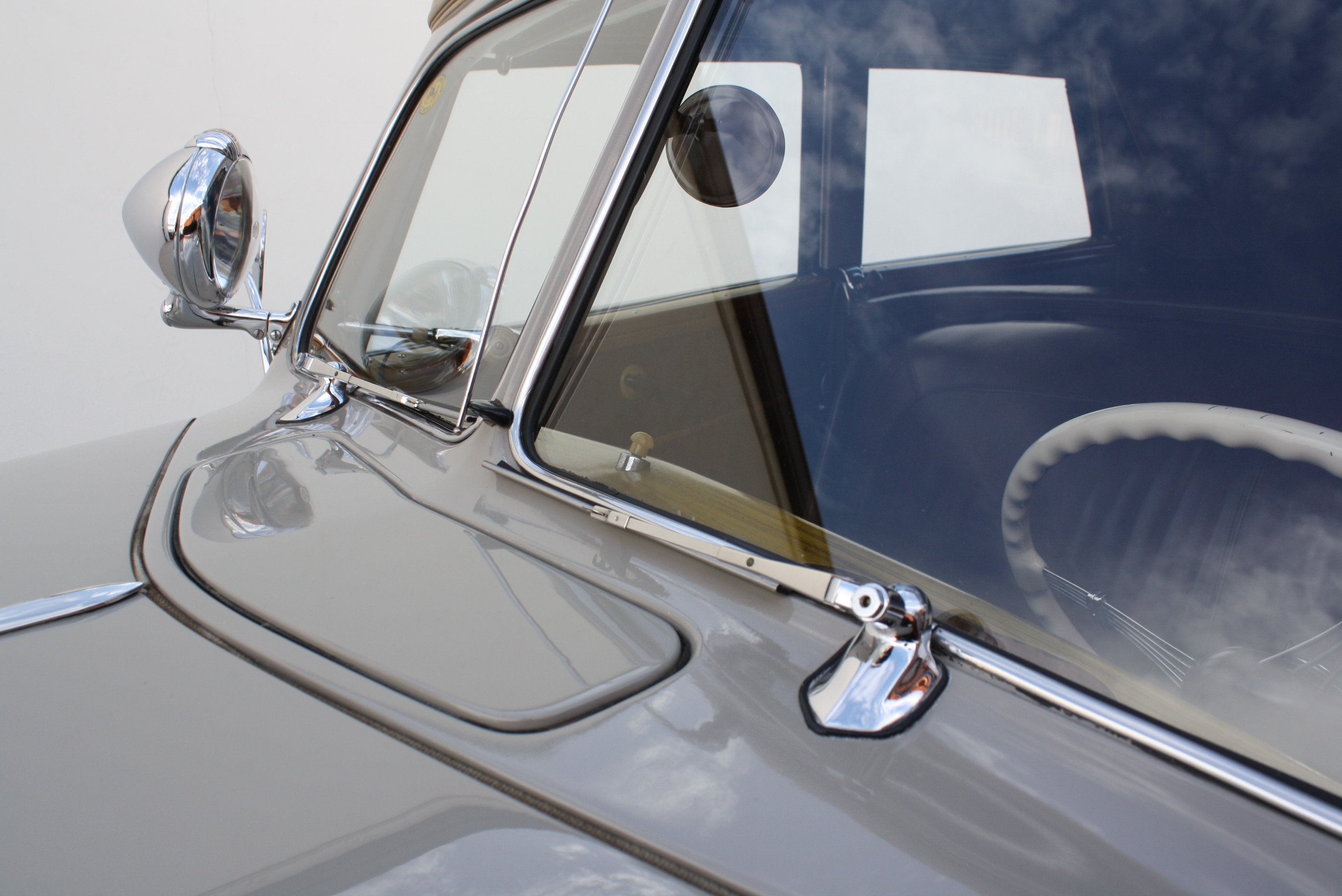 1939 Ford Deluxe Convertible Sedan.