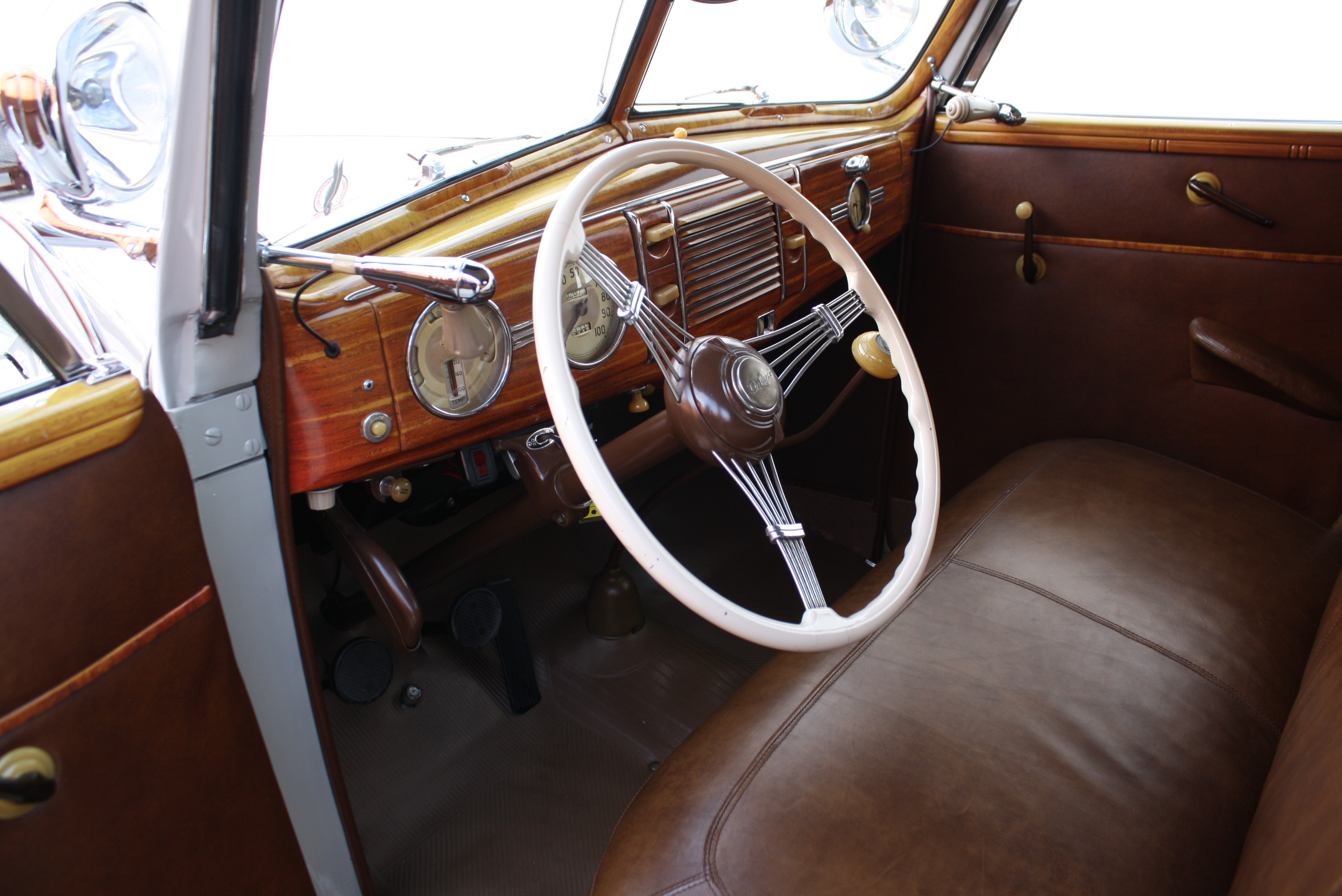 1939 Ford Deluxe Convertible Sedan.