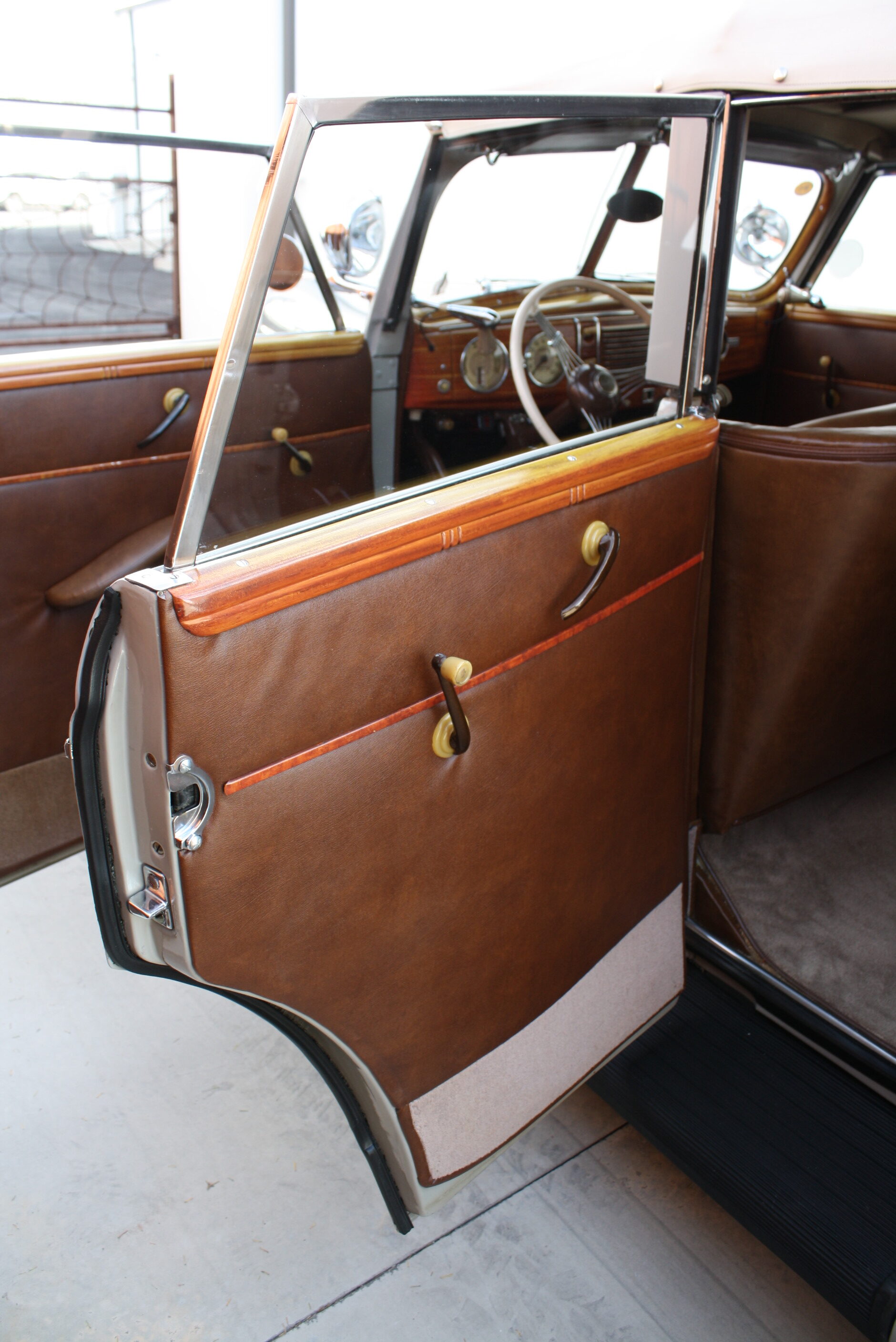 1939 Ford Deluxe Convertible Sedan.