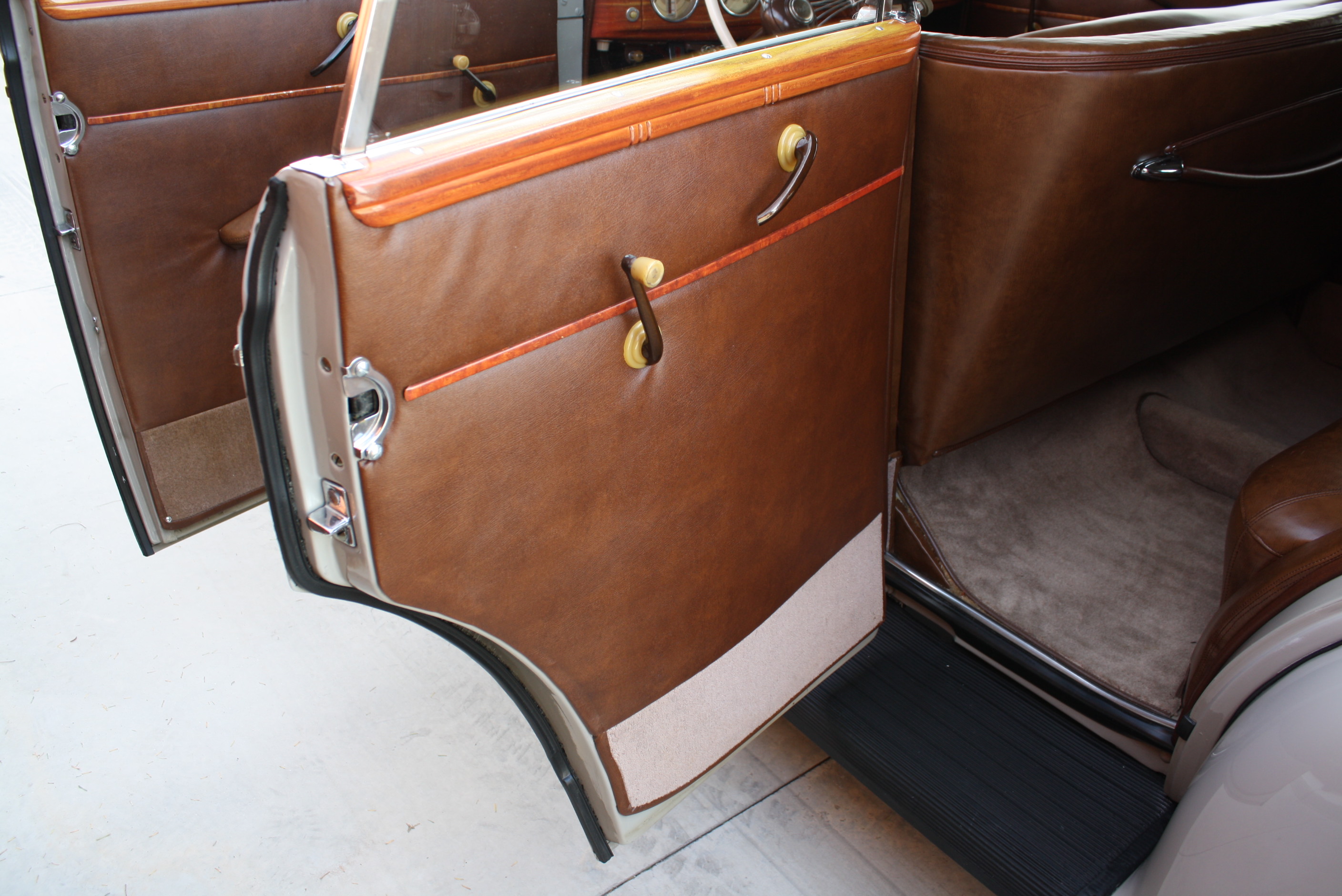 1939 Ford Deluxe Convertible Sedan.