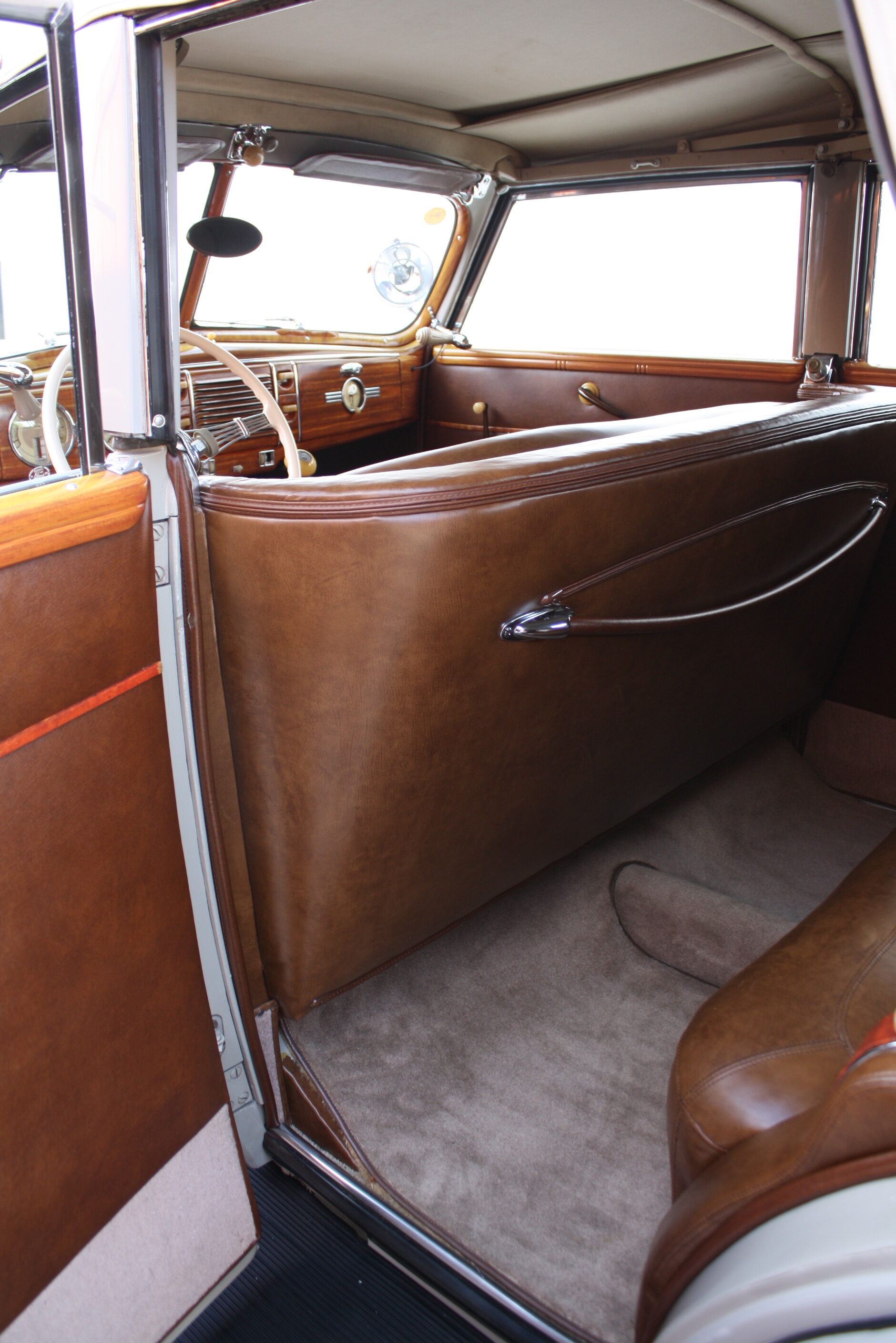 1939 Ford Deluxe Convertible Sedan.
