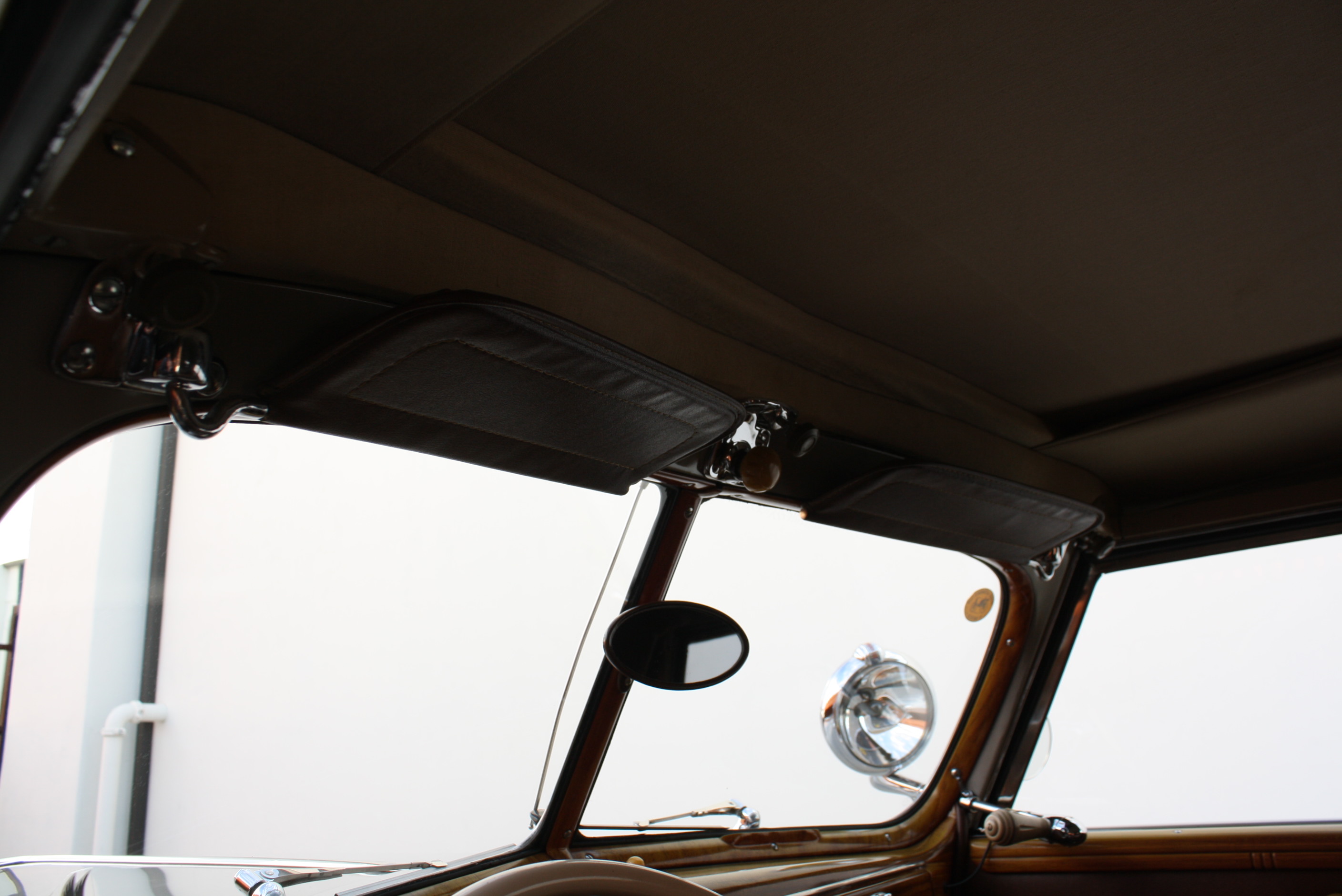1939 Ford Deluxe Convertible Sedan.