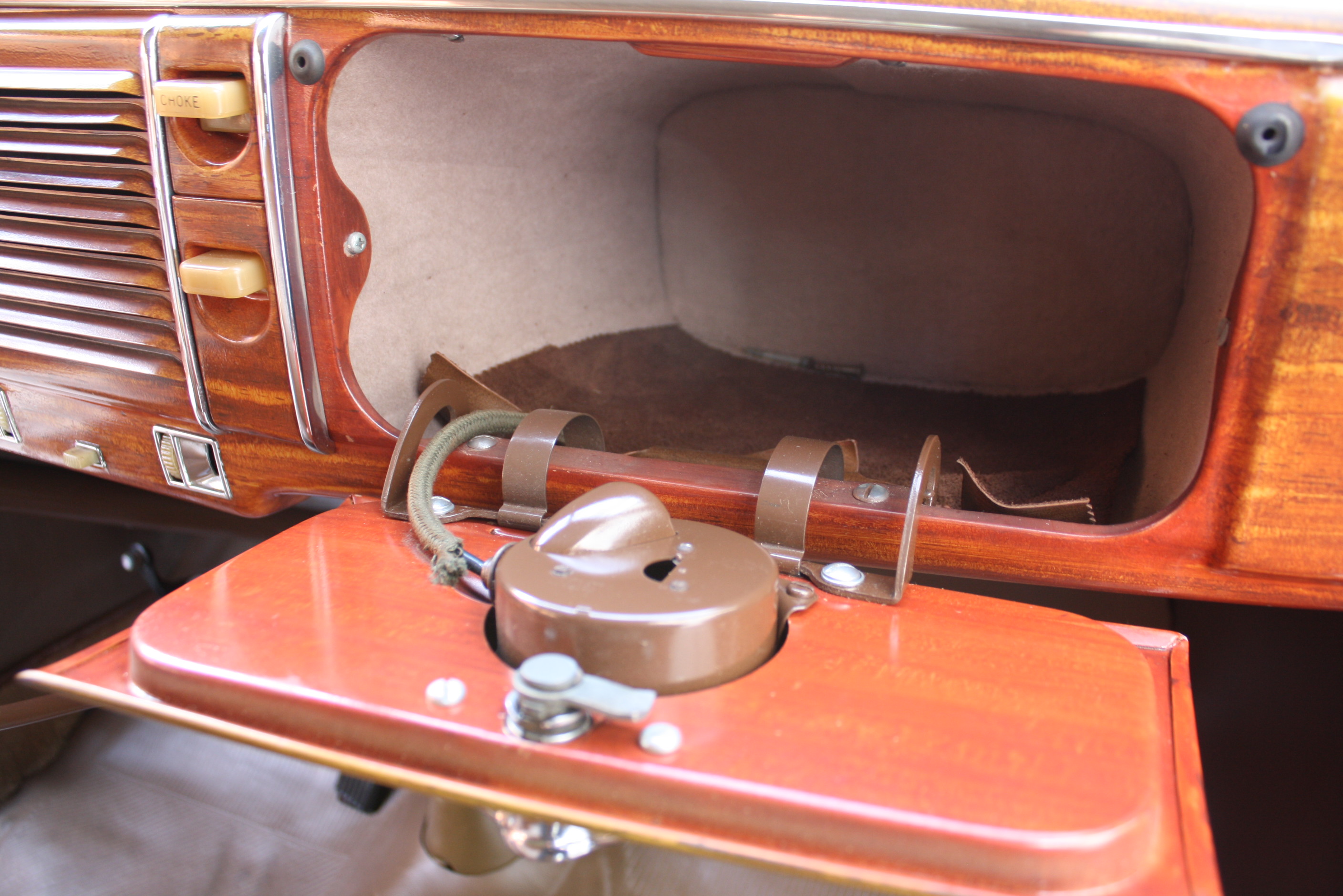 1939 Ford Deluxe Convertible Sedan.