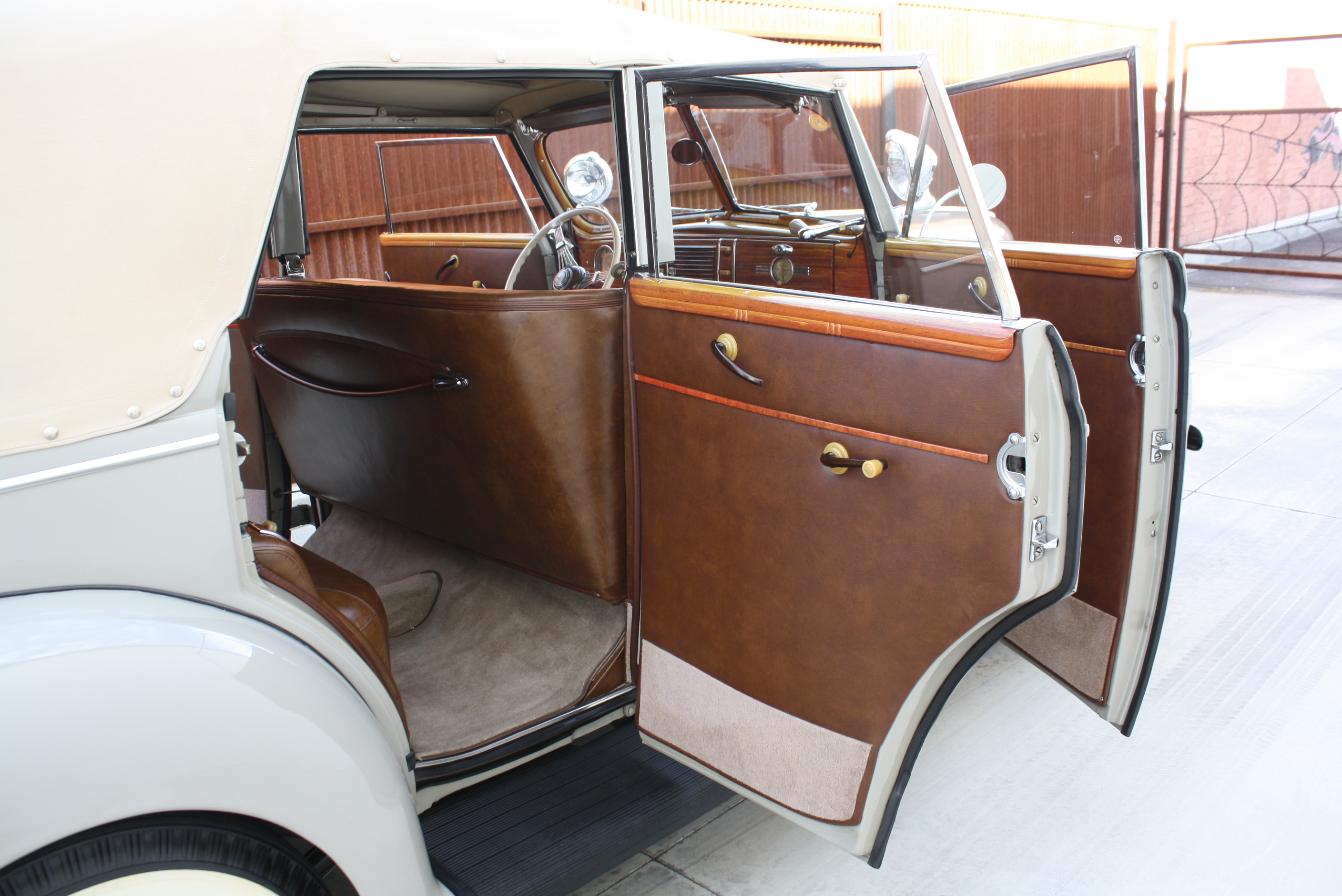 1939 Ford Deluxe Convertible Sedan.