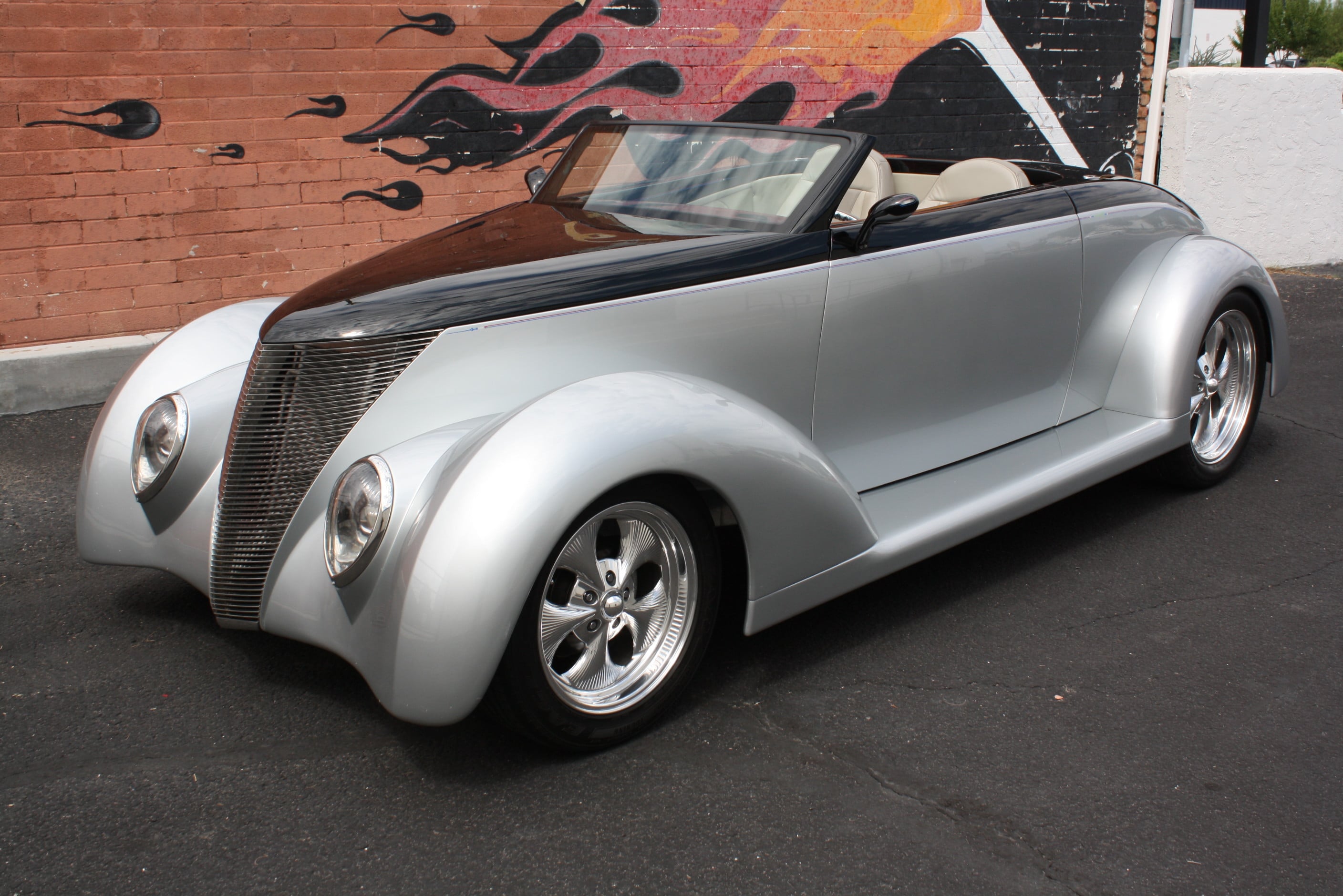 1937 Ford Custom Cabriolet