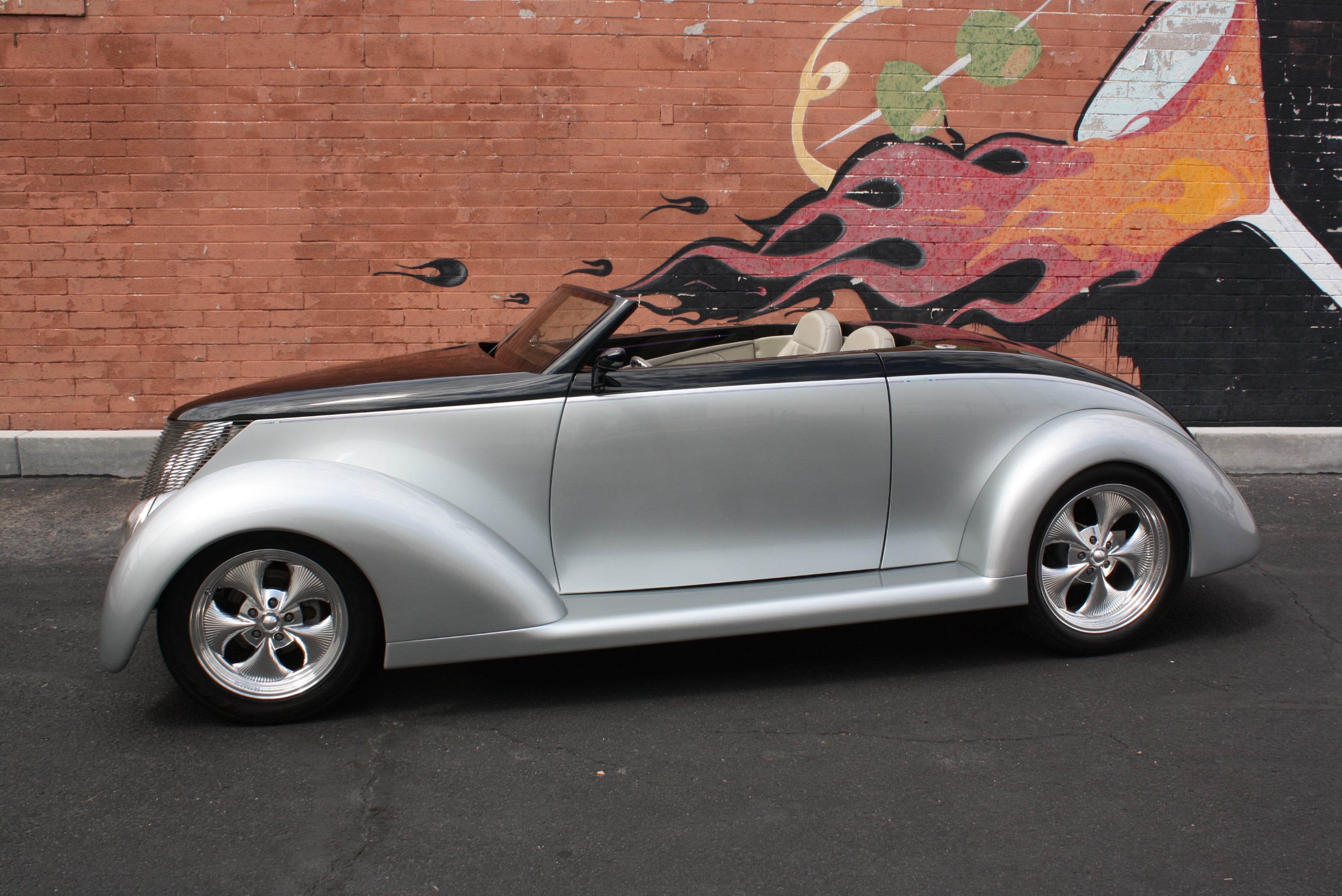 1937 Ford Custom Cabriolet