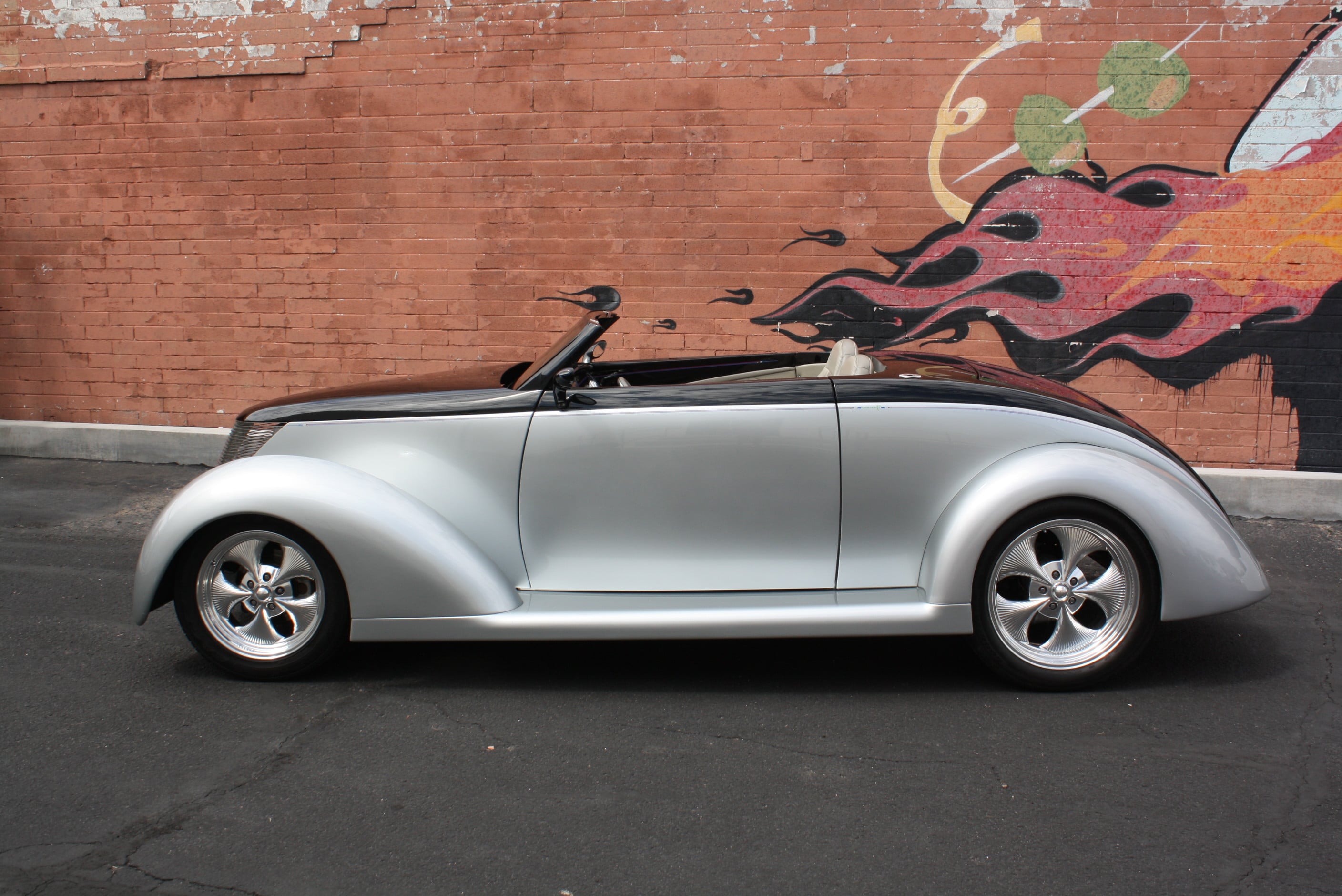 1937 Ford Custom Cabriolet