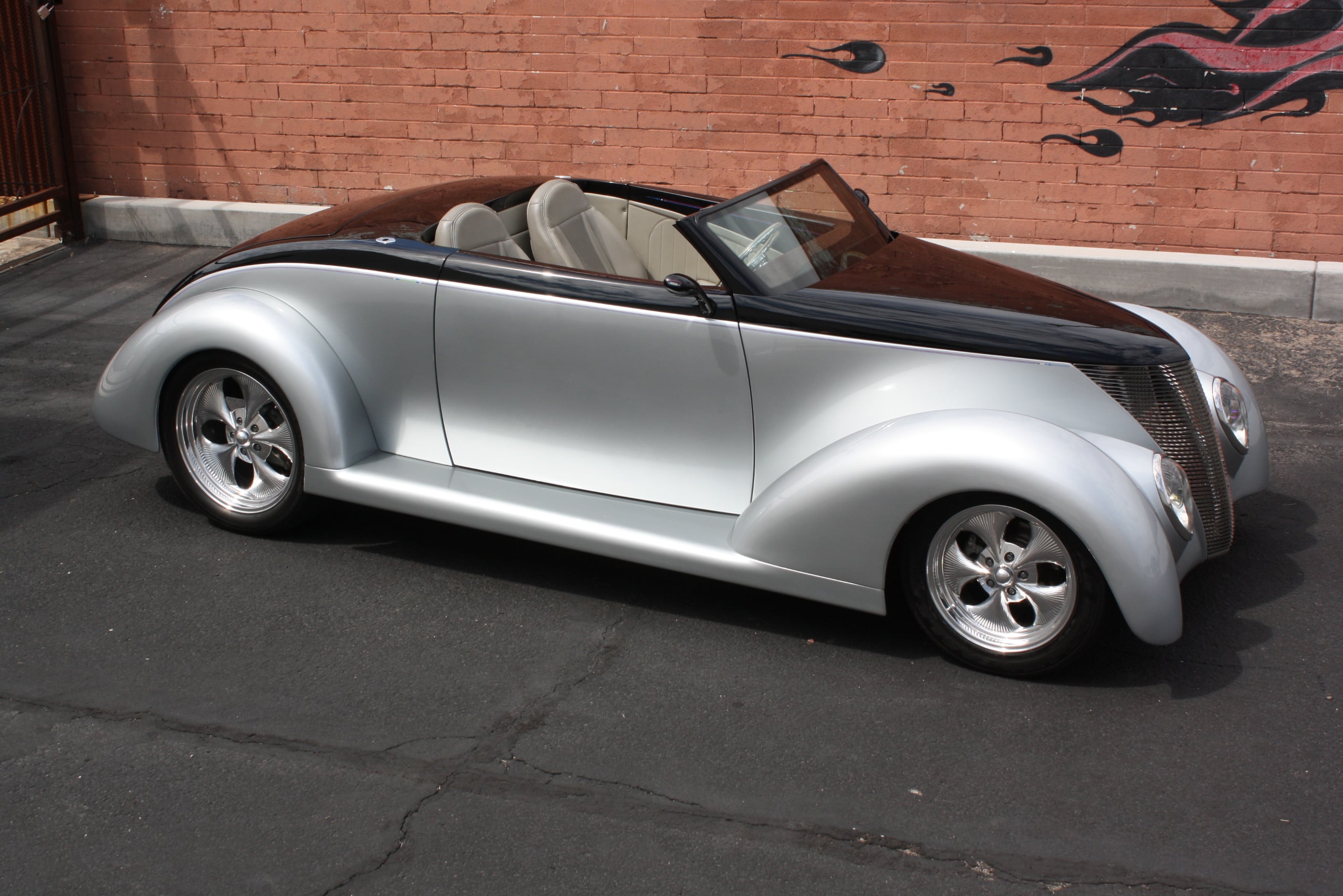 1937 Ford Custom Cabriolet