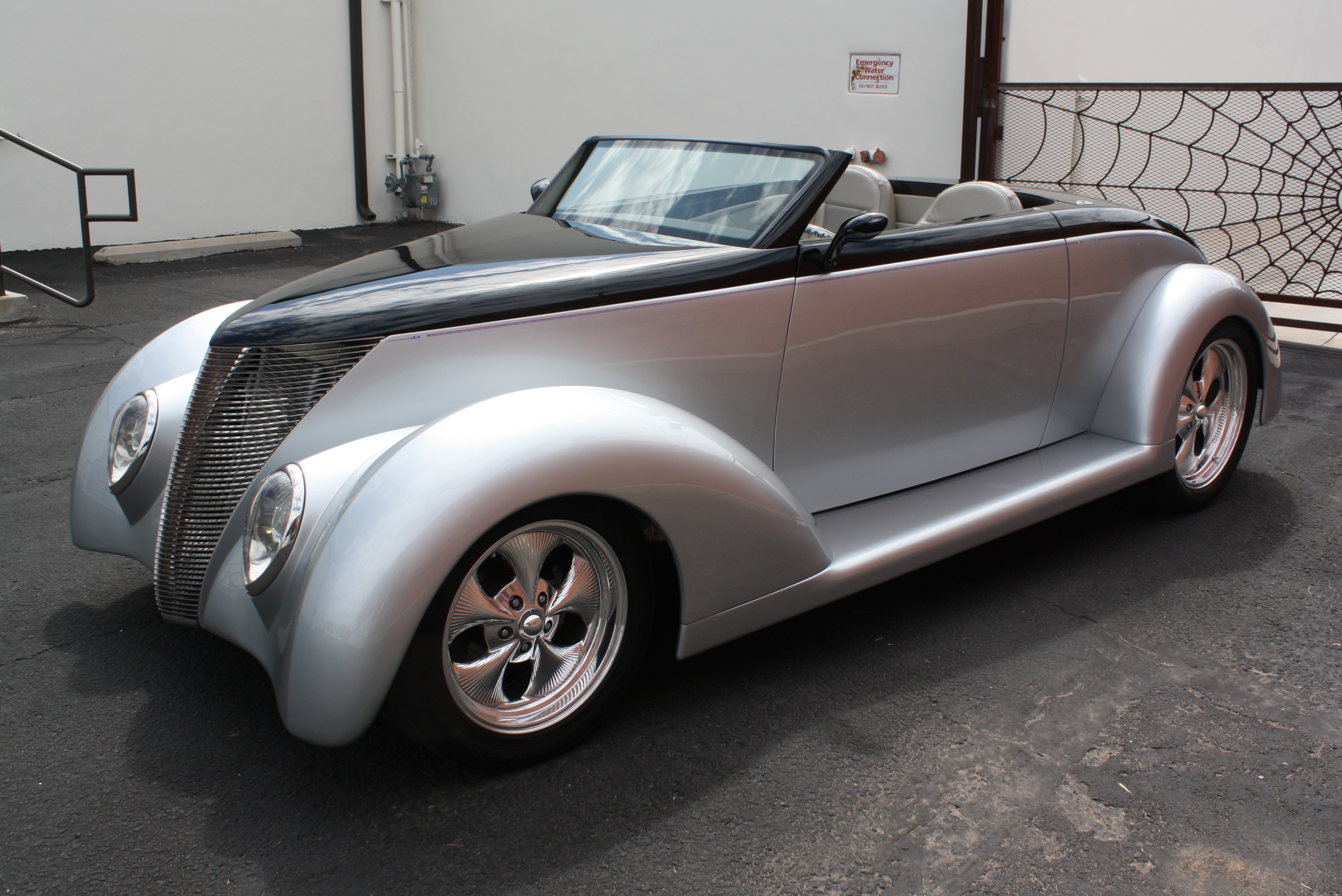 1937 Ford Custom Cabriolet