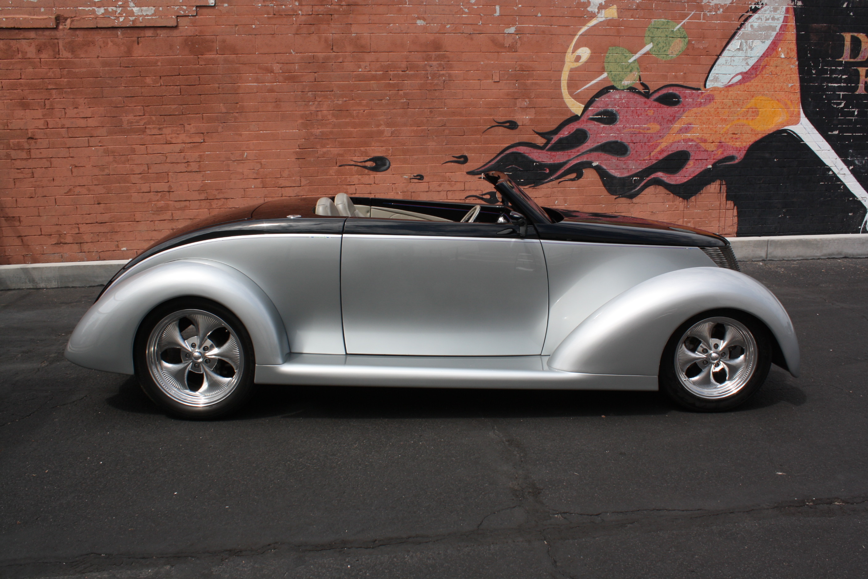 1937 Ford Custom Cabriolet