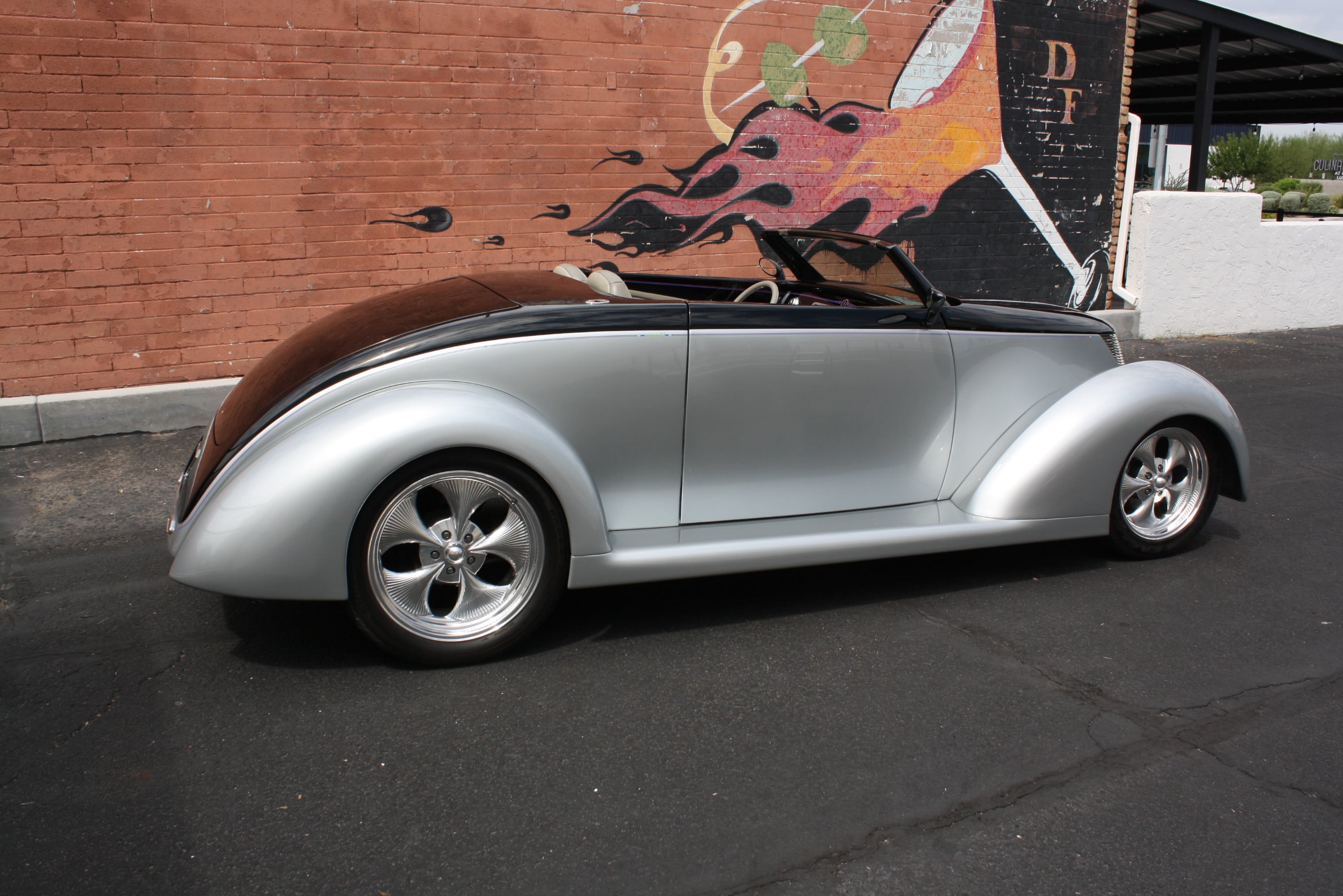 1937 Ford Custom Cabriolet