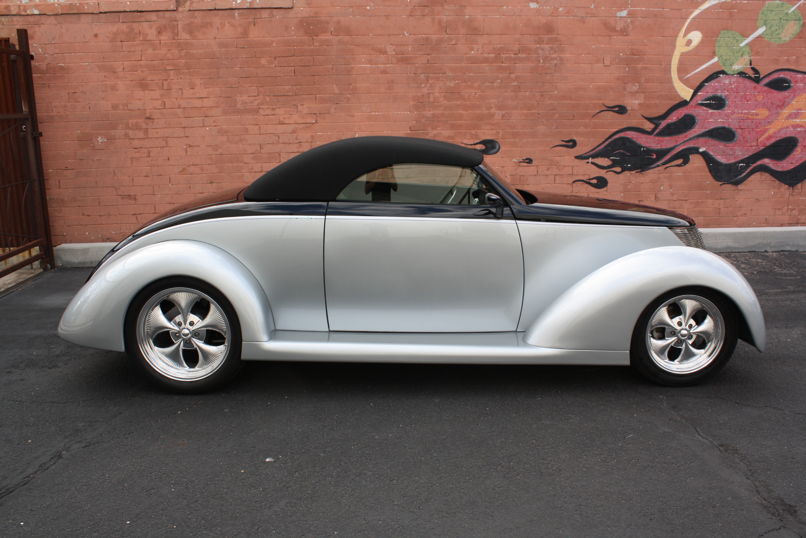 1937 Ford Custom Cabriolet
