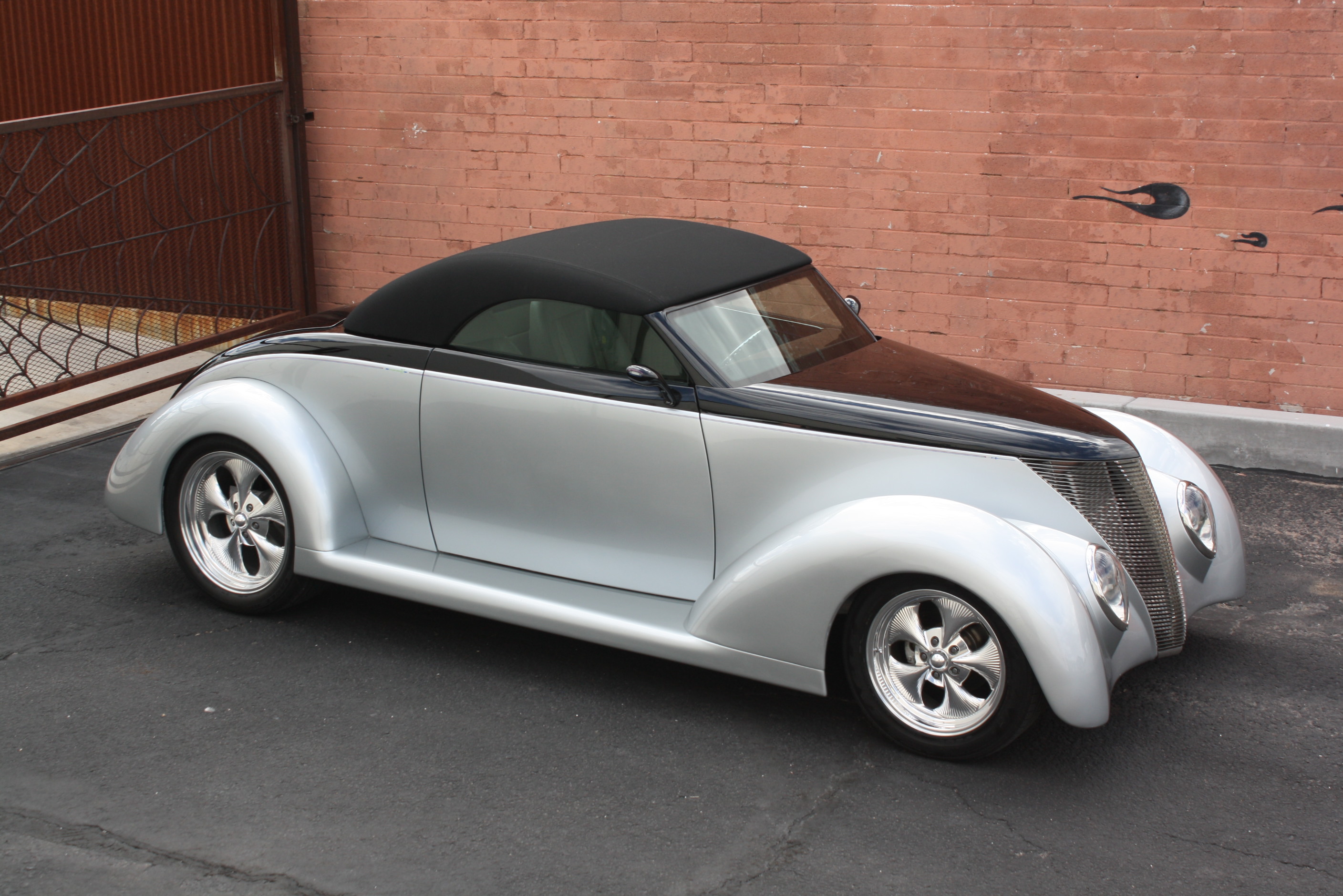 1937 Ford Custom Cabriolet
