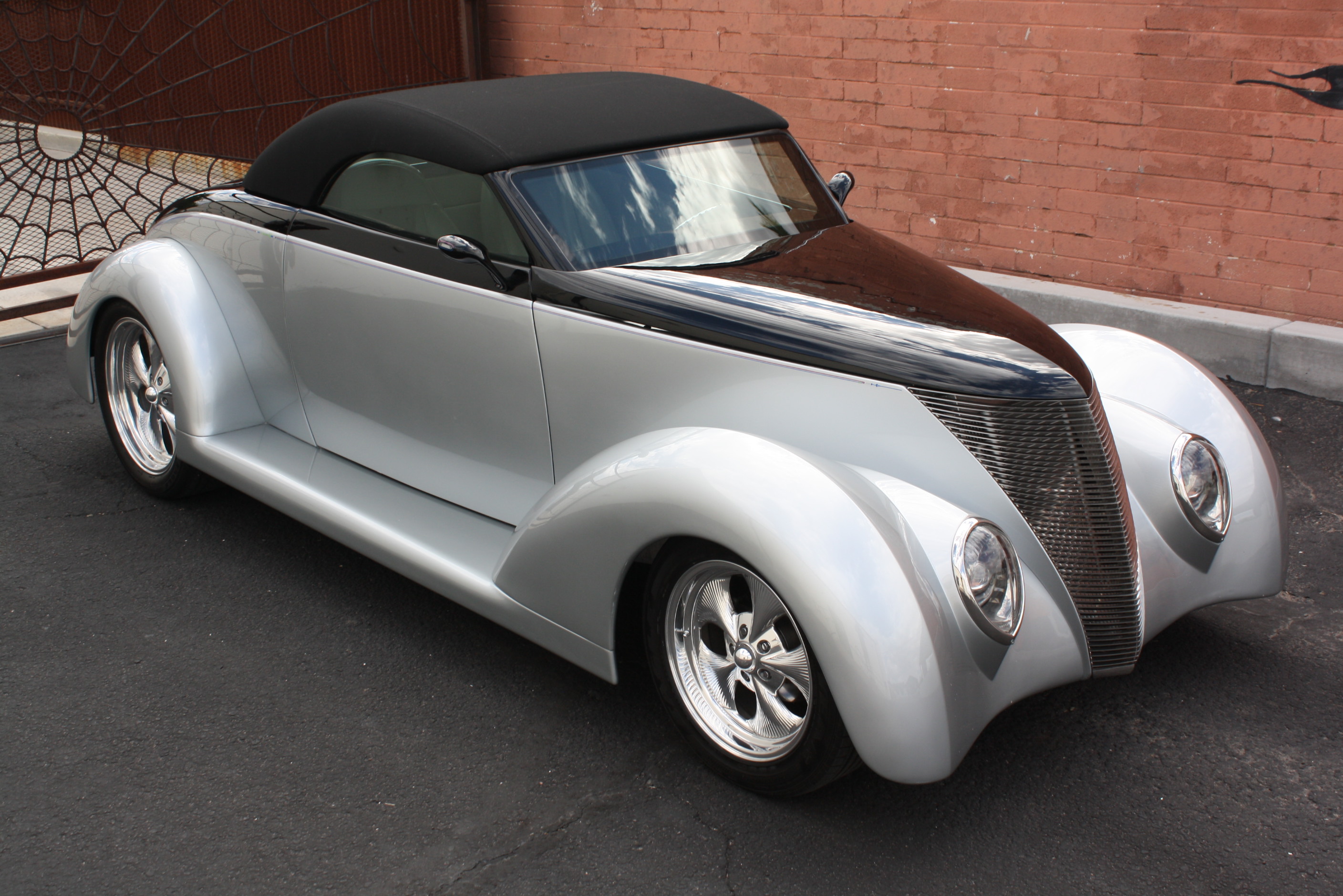 1937 Ford Custom Cabriolet