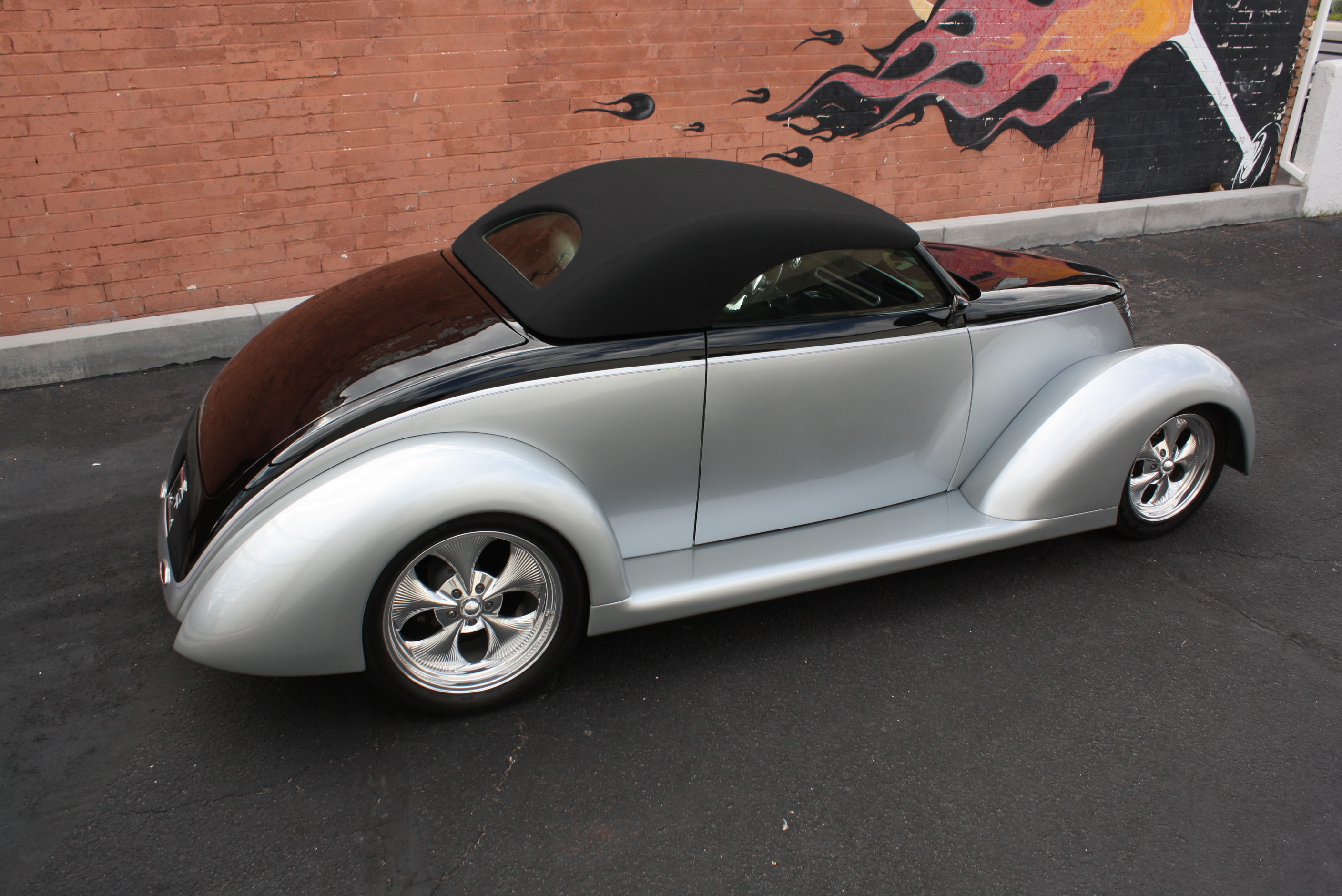 1937 Ford Custom Cabriolet