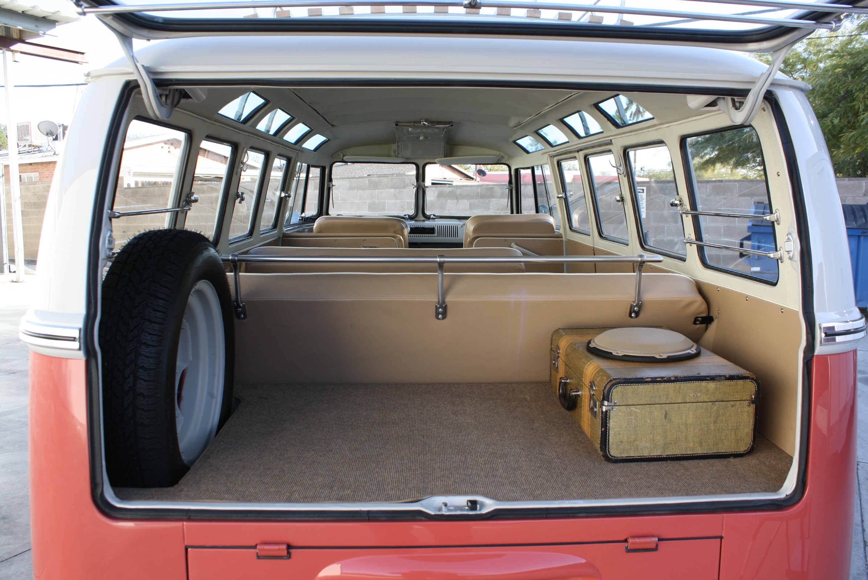 1967 Volkswagen 21 Window Deluxe Samba Bus
