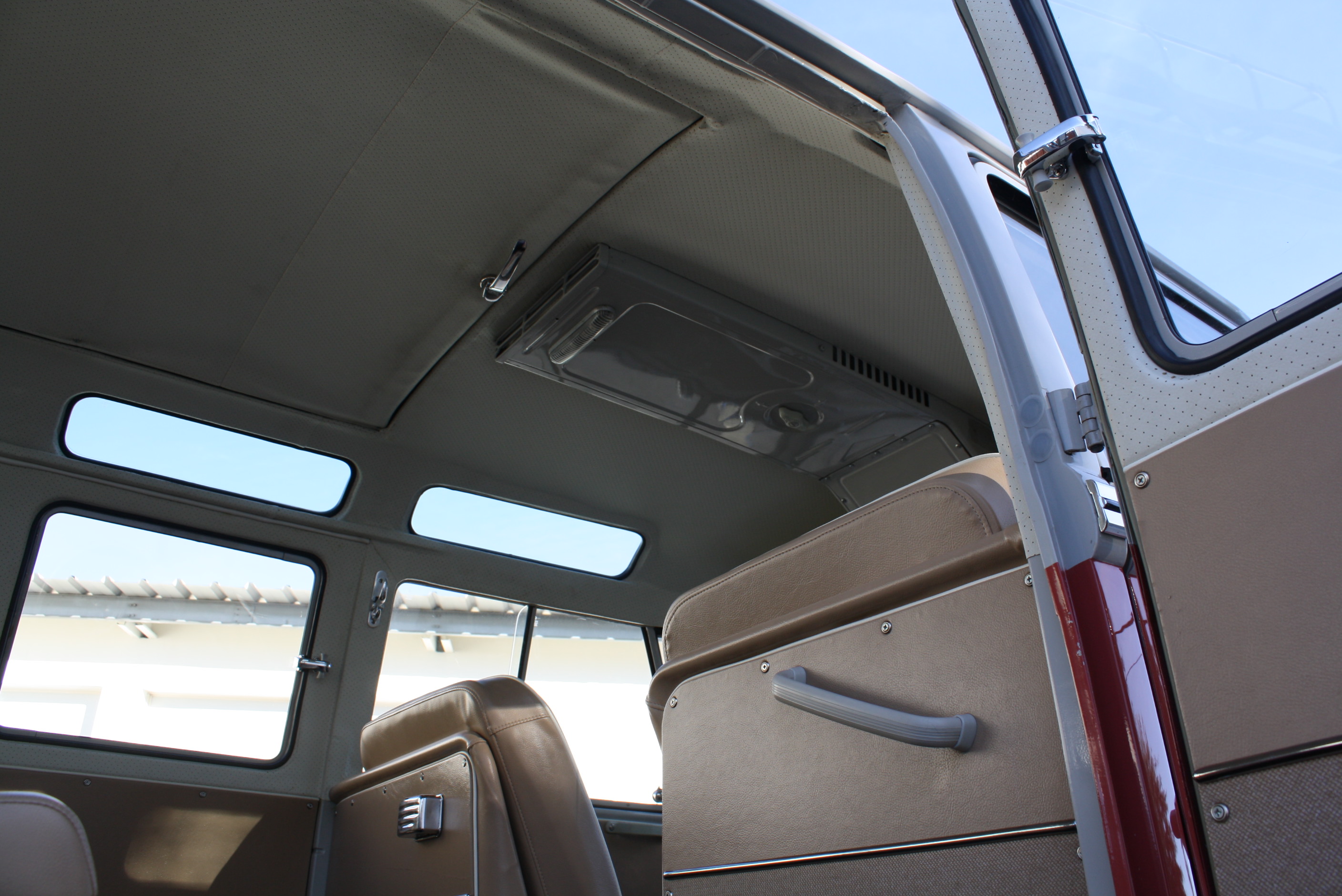 1967 Volkswagen 21 Window Deluxe Samba Bus