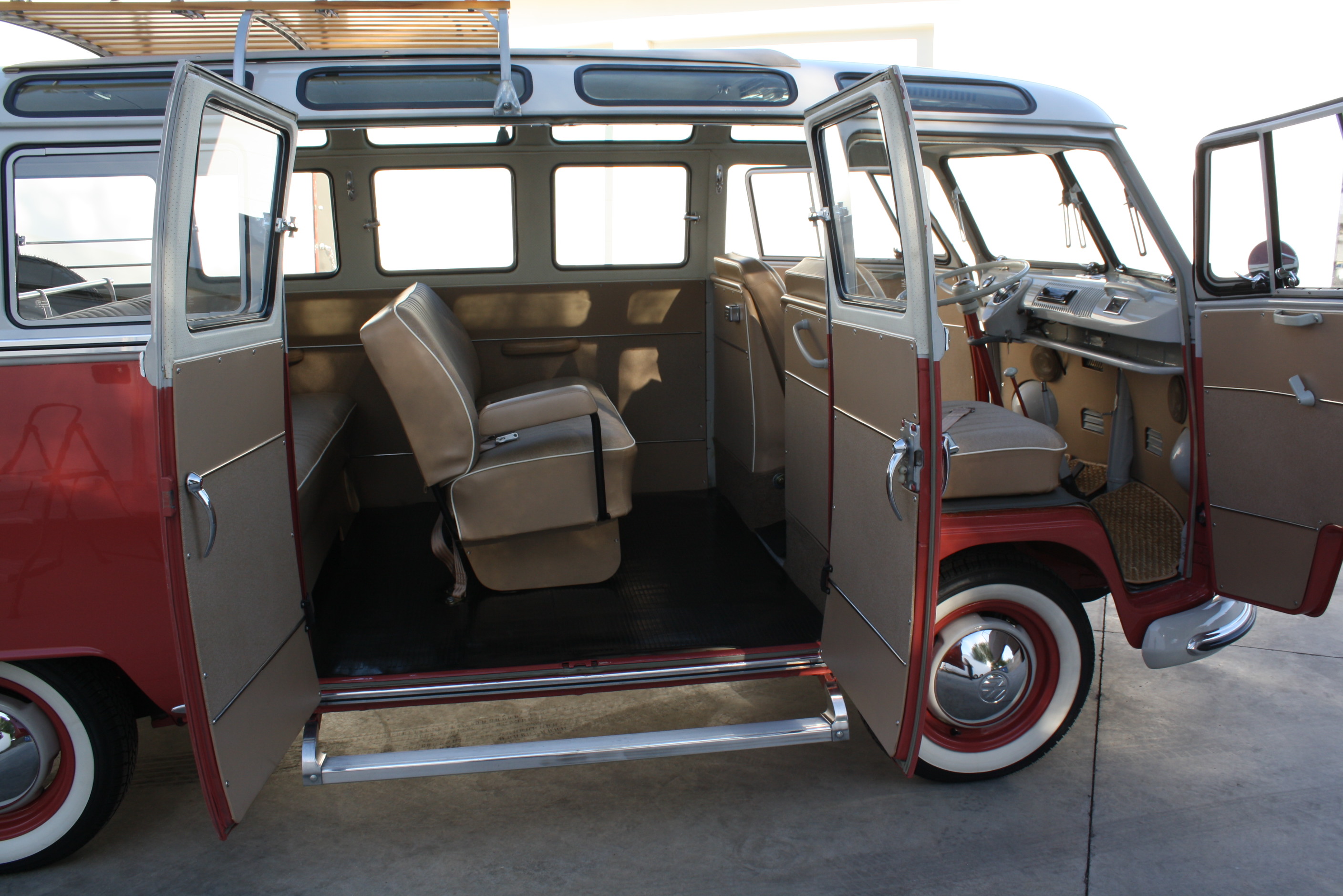 1967 Volkswagen 21 Window Deluxe Samba Bus