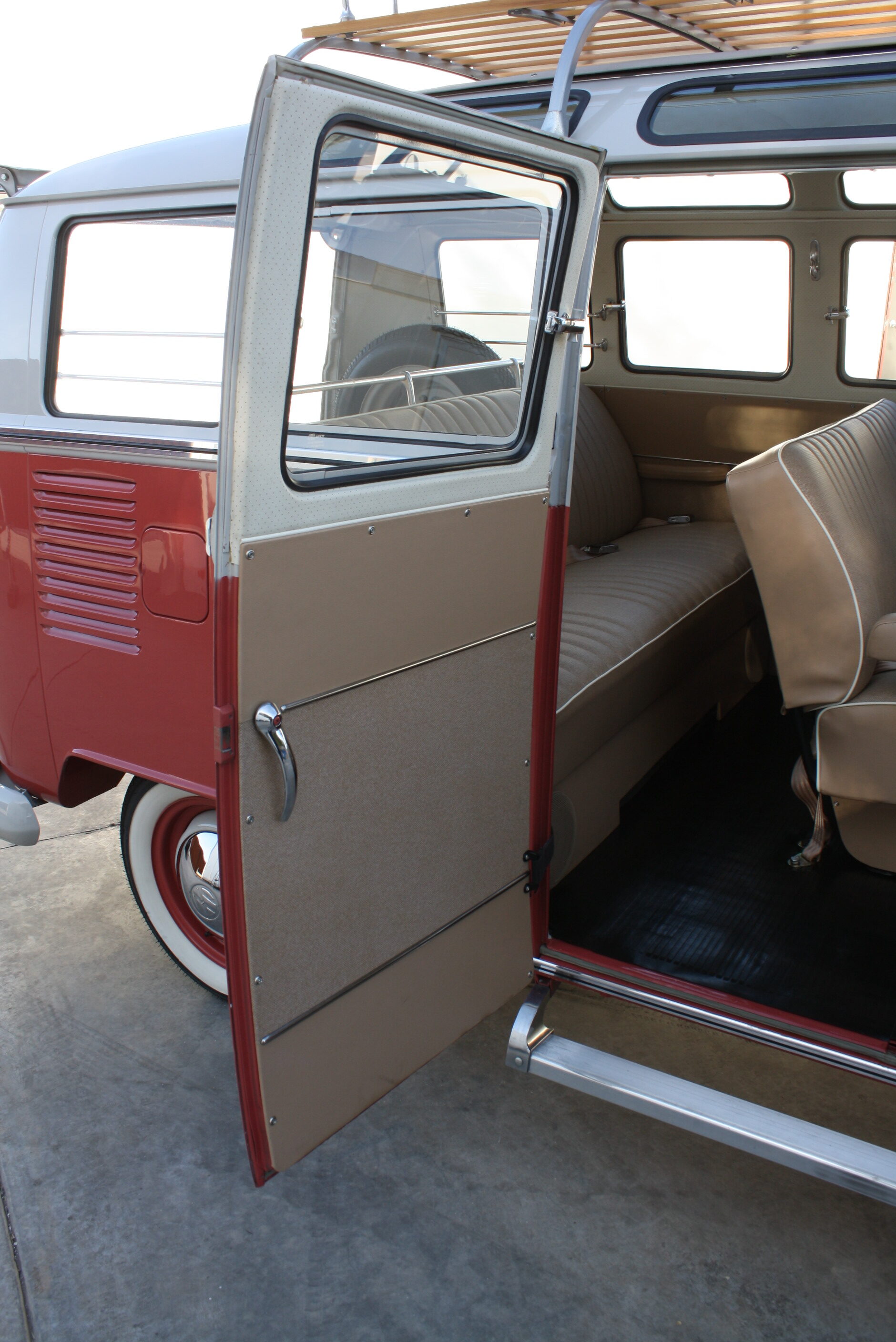 1967 Volkswagen 21 Window Deluxe Samba Bus