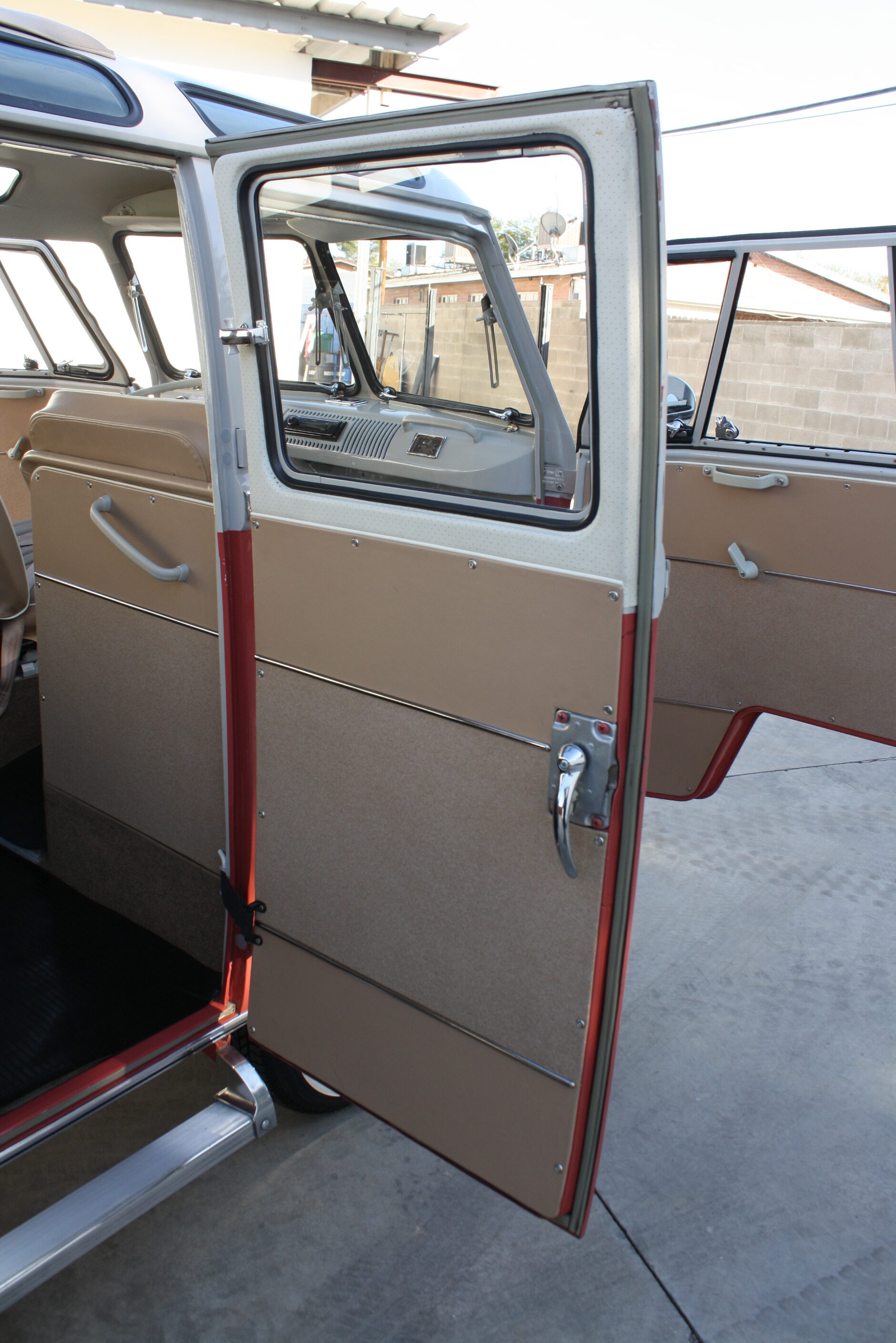 1967 Volkswagen 21 Window Deluxe Samba Bus