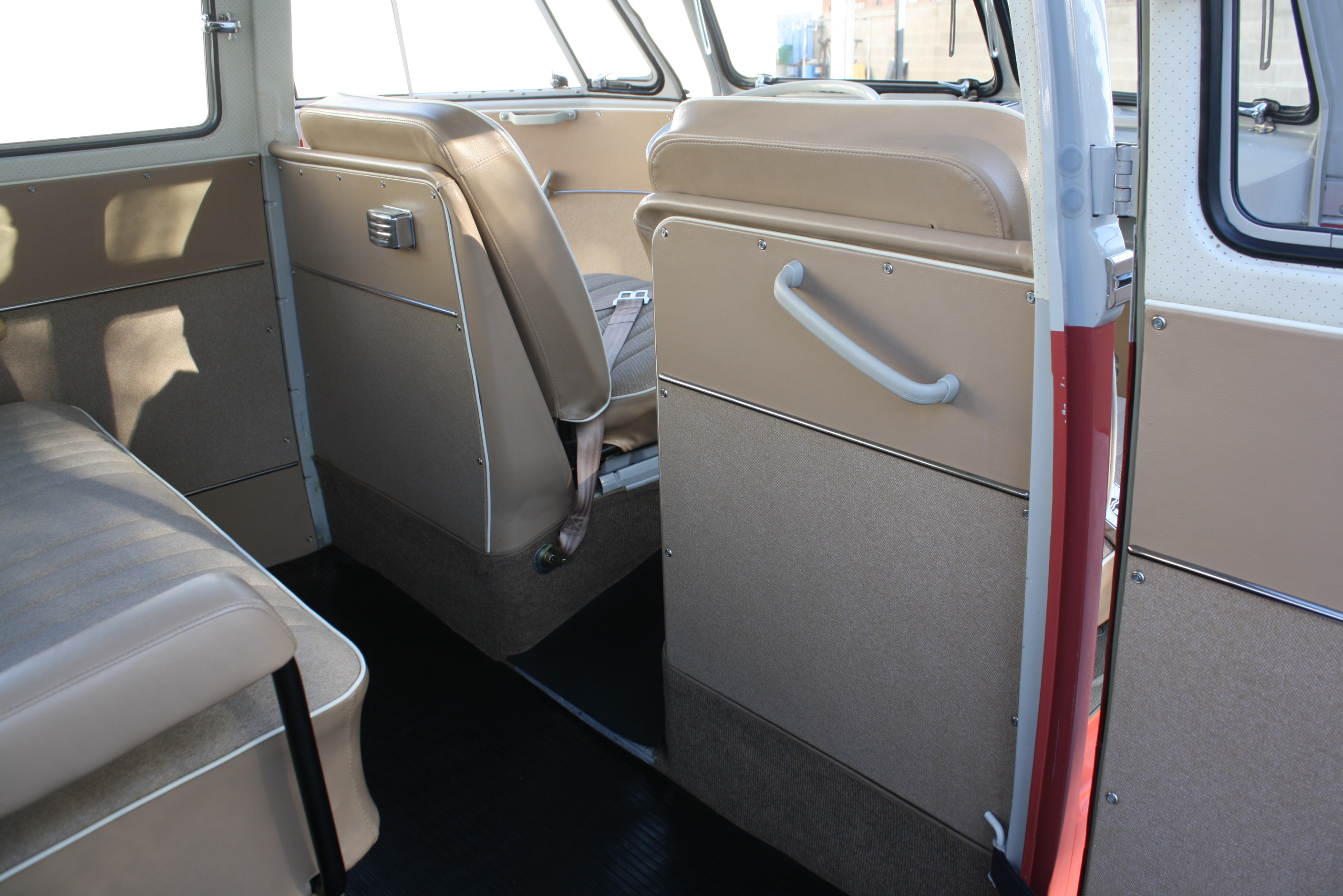 1967 Volkswagen 21 Window Deluxe Samba Bus
