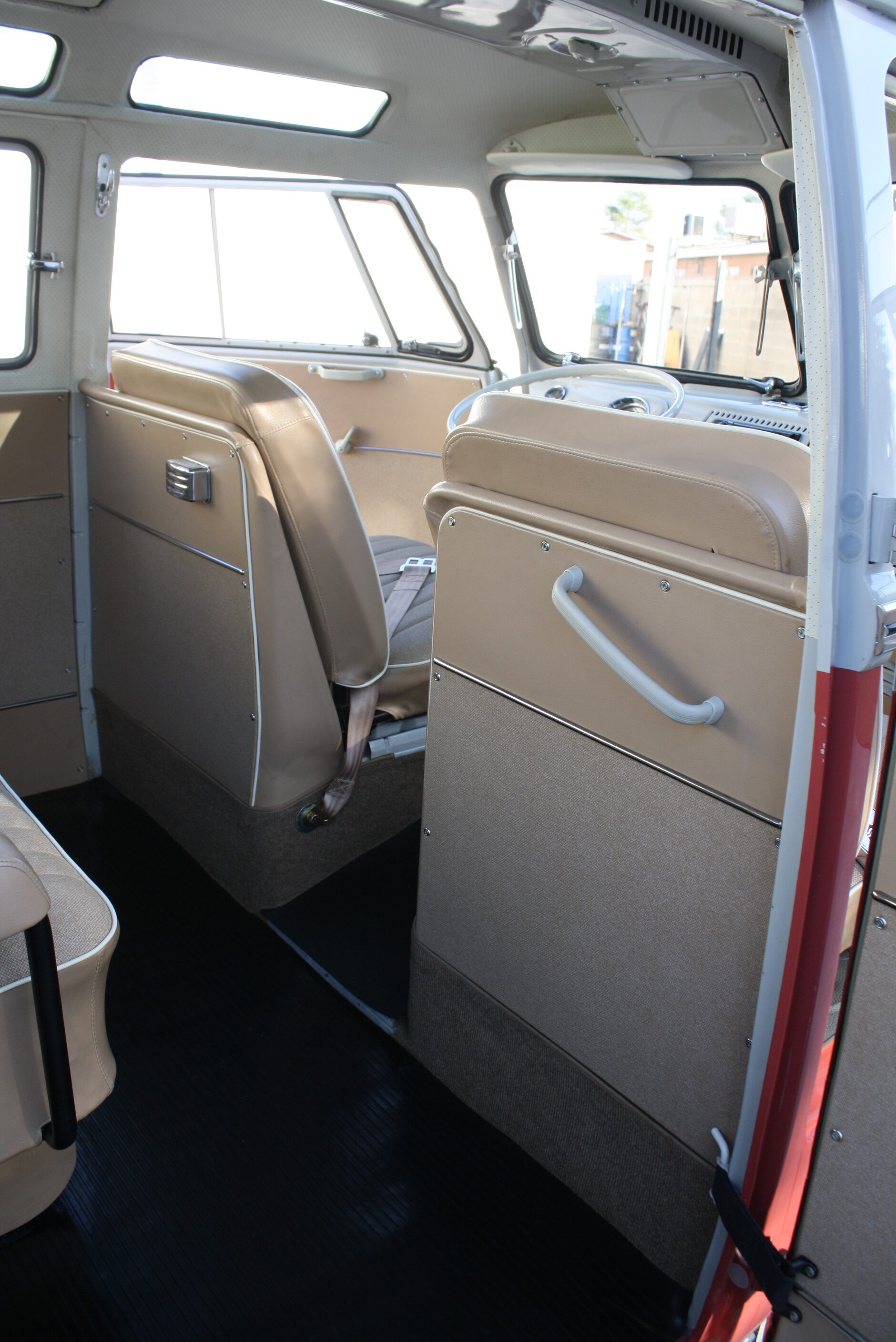 1967 Volkswagen 21 Window Deluxe Samba Bus