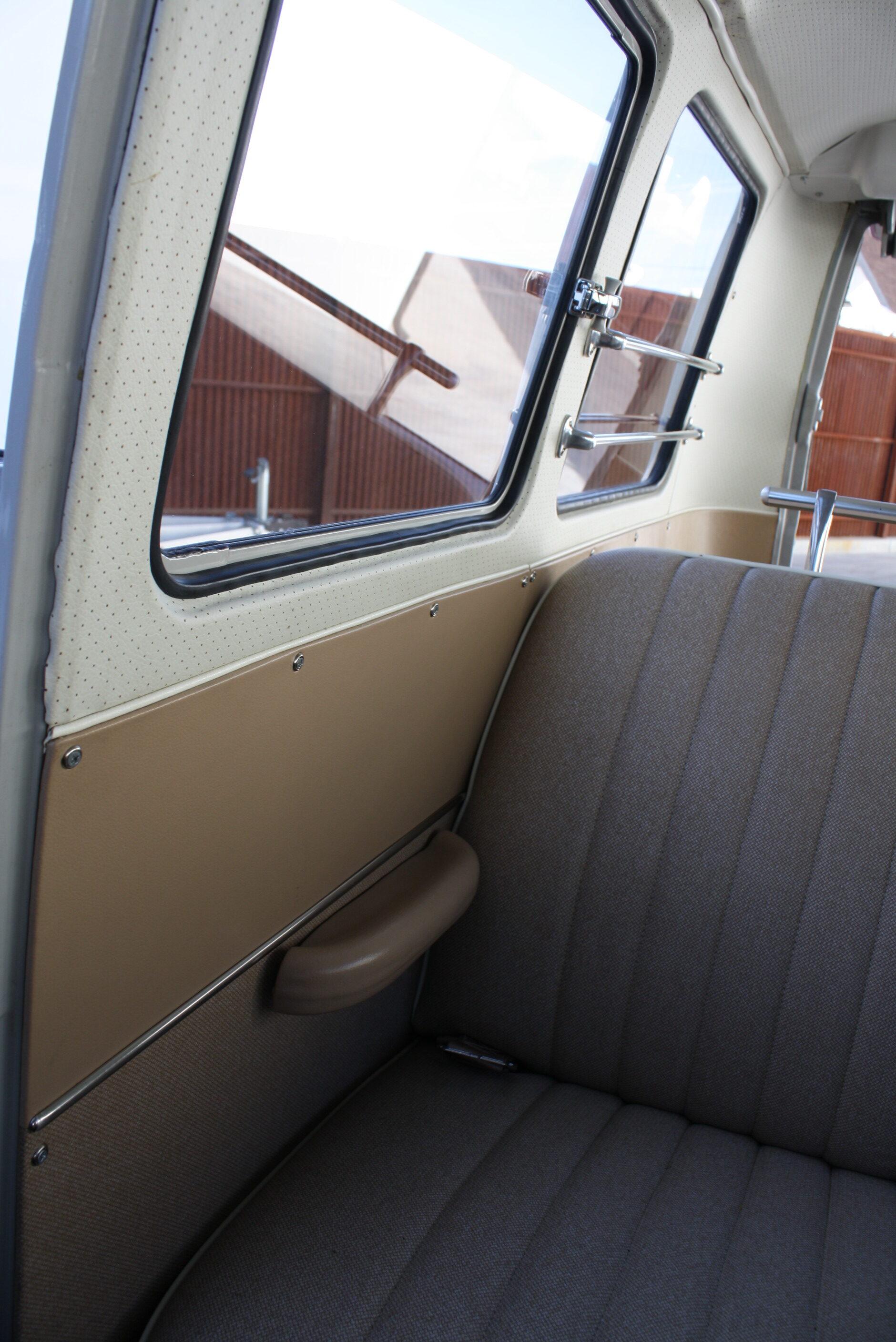 1967 Volkswagen 21 Window Deluxe Samba Bus