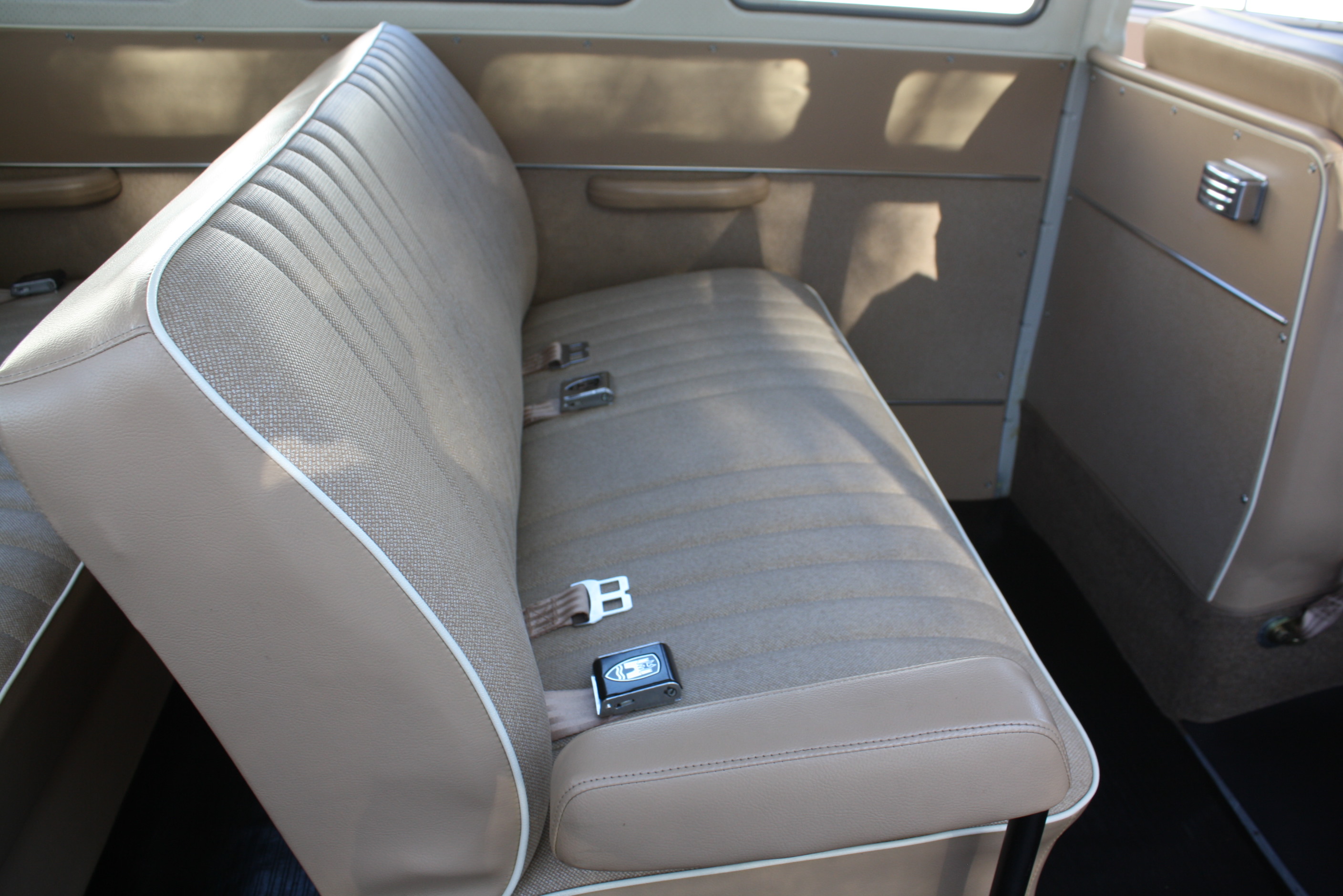 1967 Volkswagen 21 Window Deluxe Samba Bus