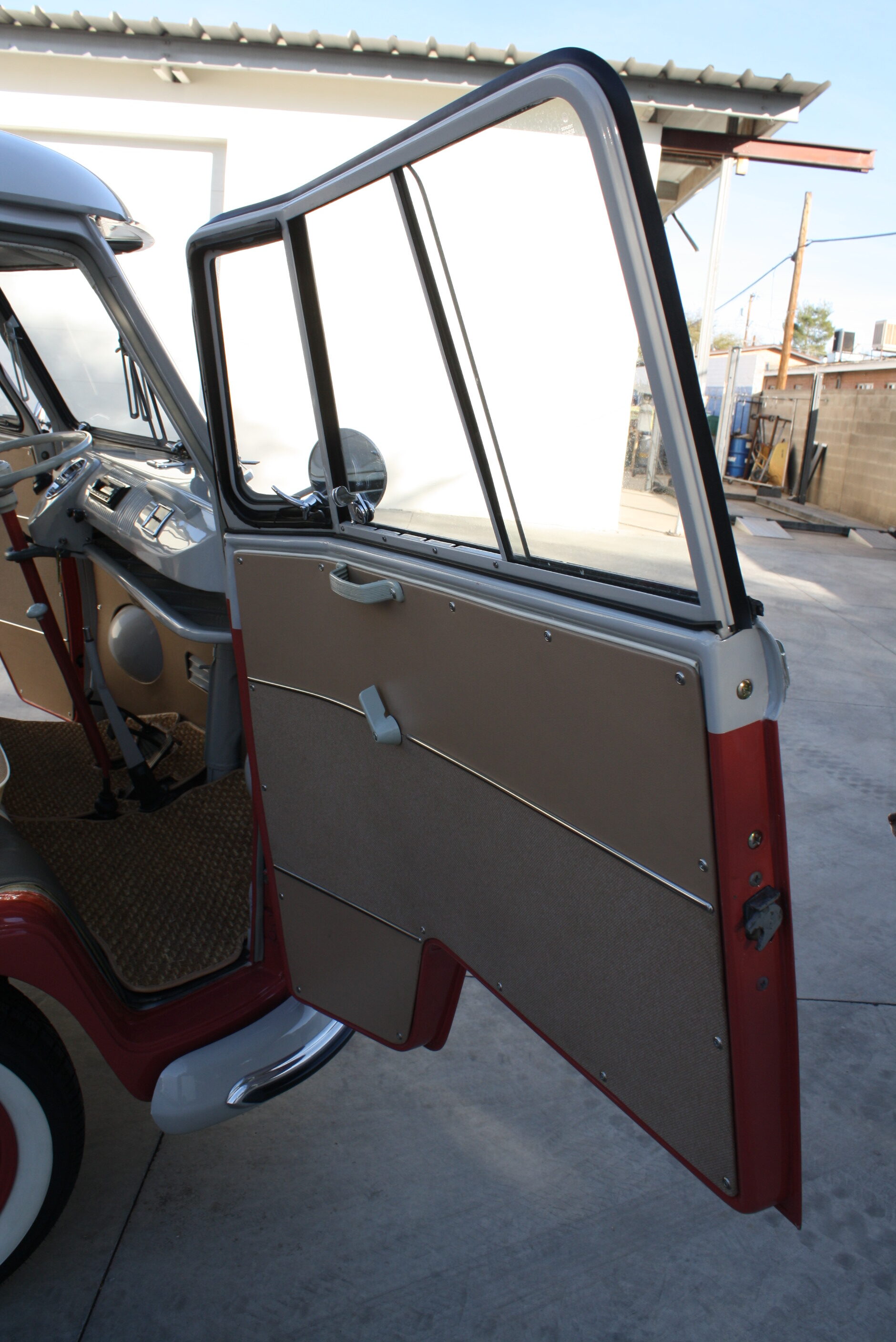 1967 Volkswagen 21 Window Deluxe Samba Bus