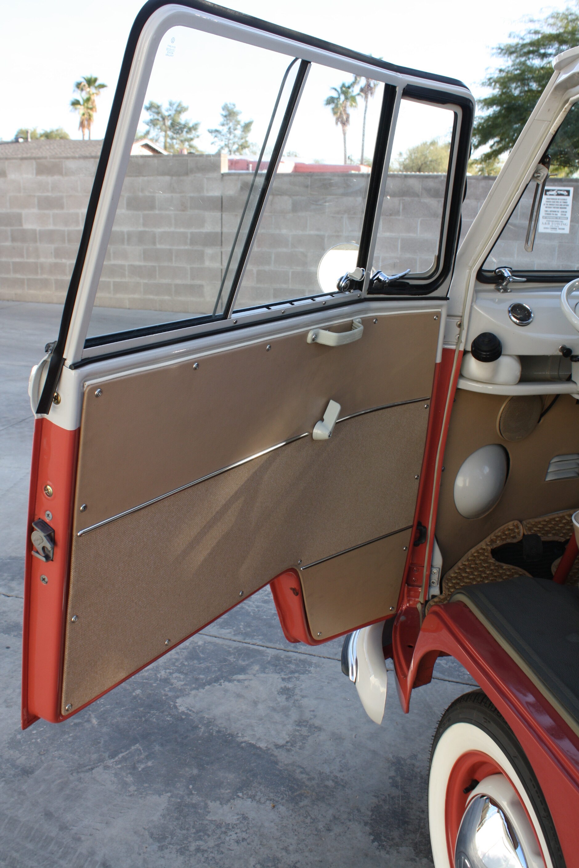 1967 Volkswagen 21 Window Deluxe Samba Bus