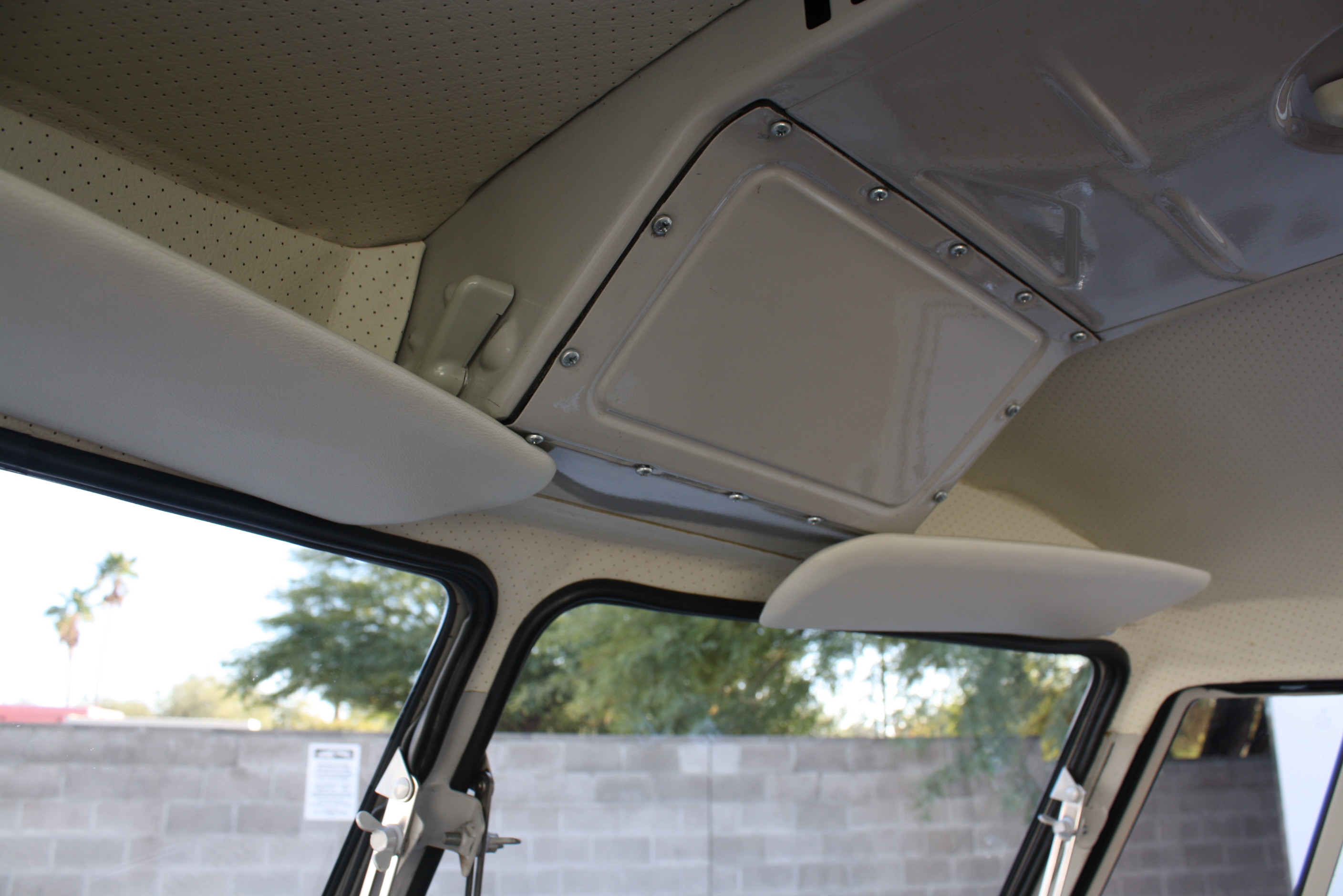 1967 Volkswagen 21 Window Deluxe Samba Bus