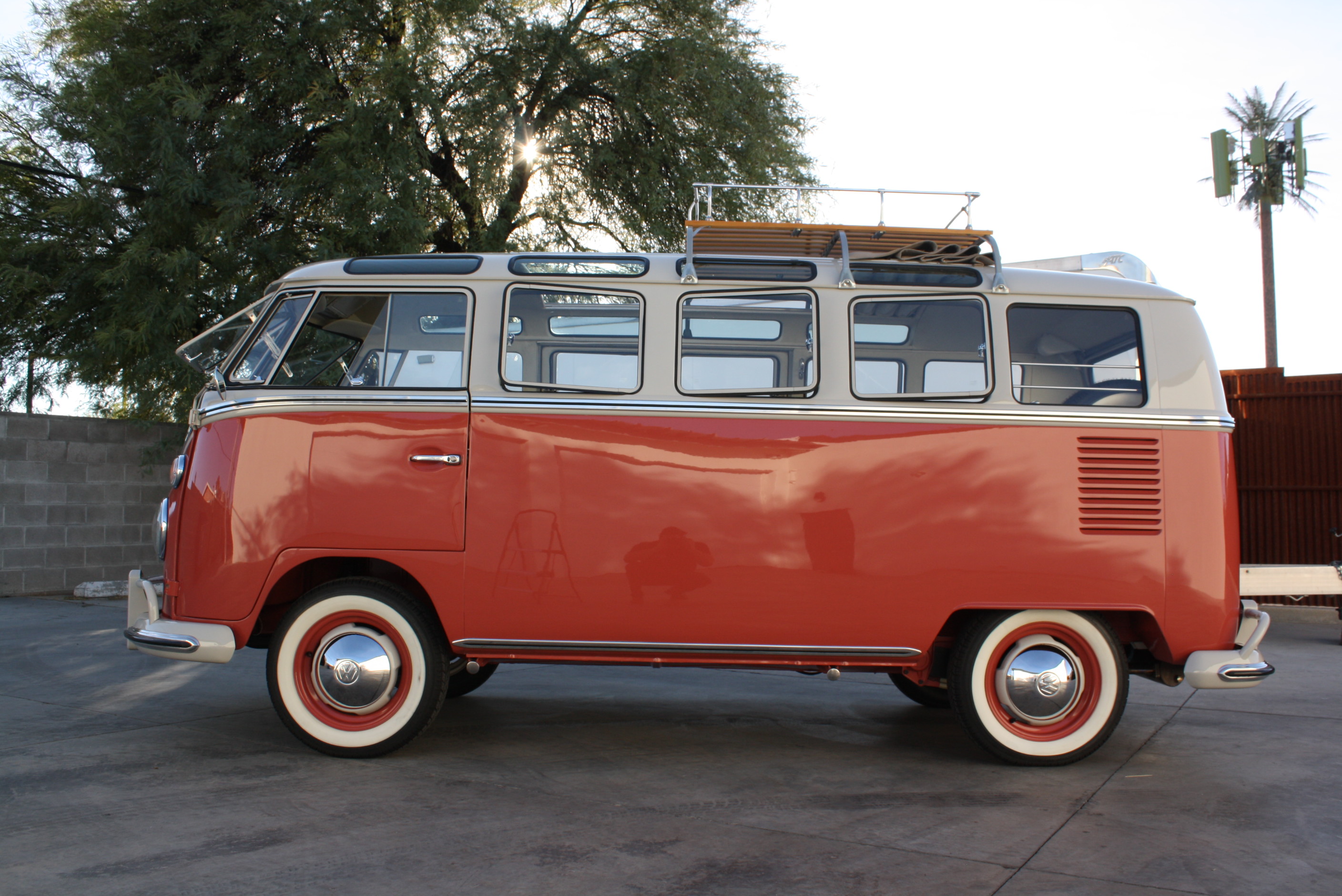 1967 Volkswagen 21 Window Deluxe Samba Bus