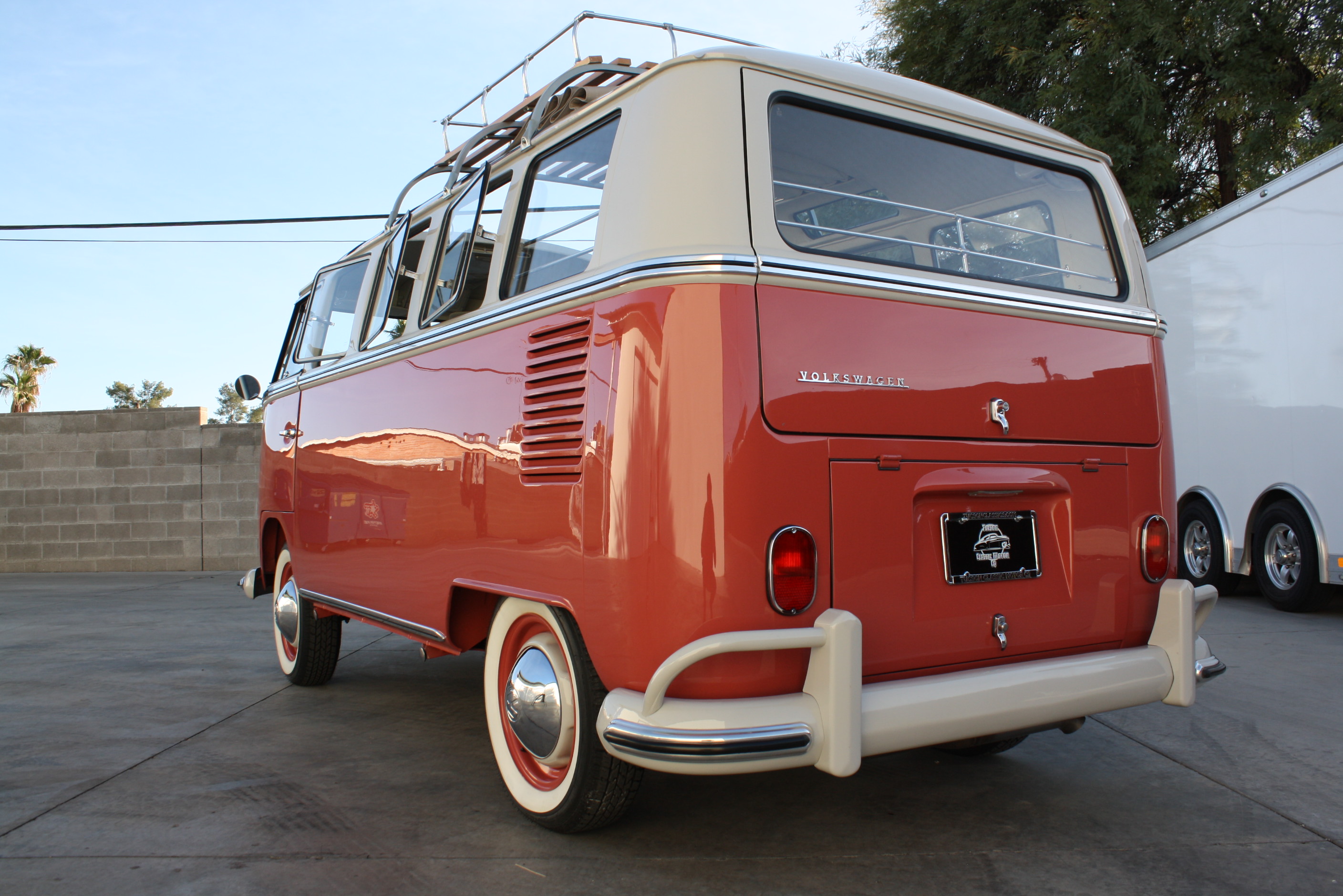 1967 Volkswagen 21 Window Deluxe Samba Bus